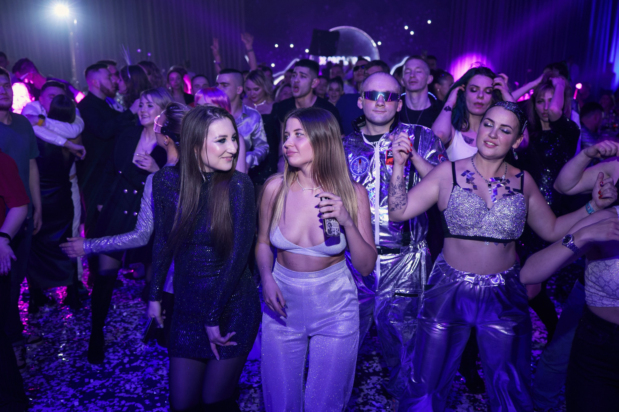 Космический новый год / K-Holding. Другой взгляд на фотографию