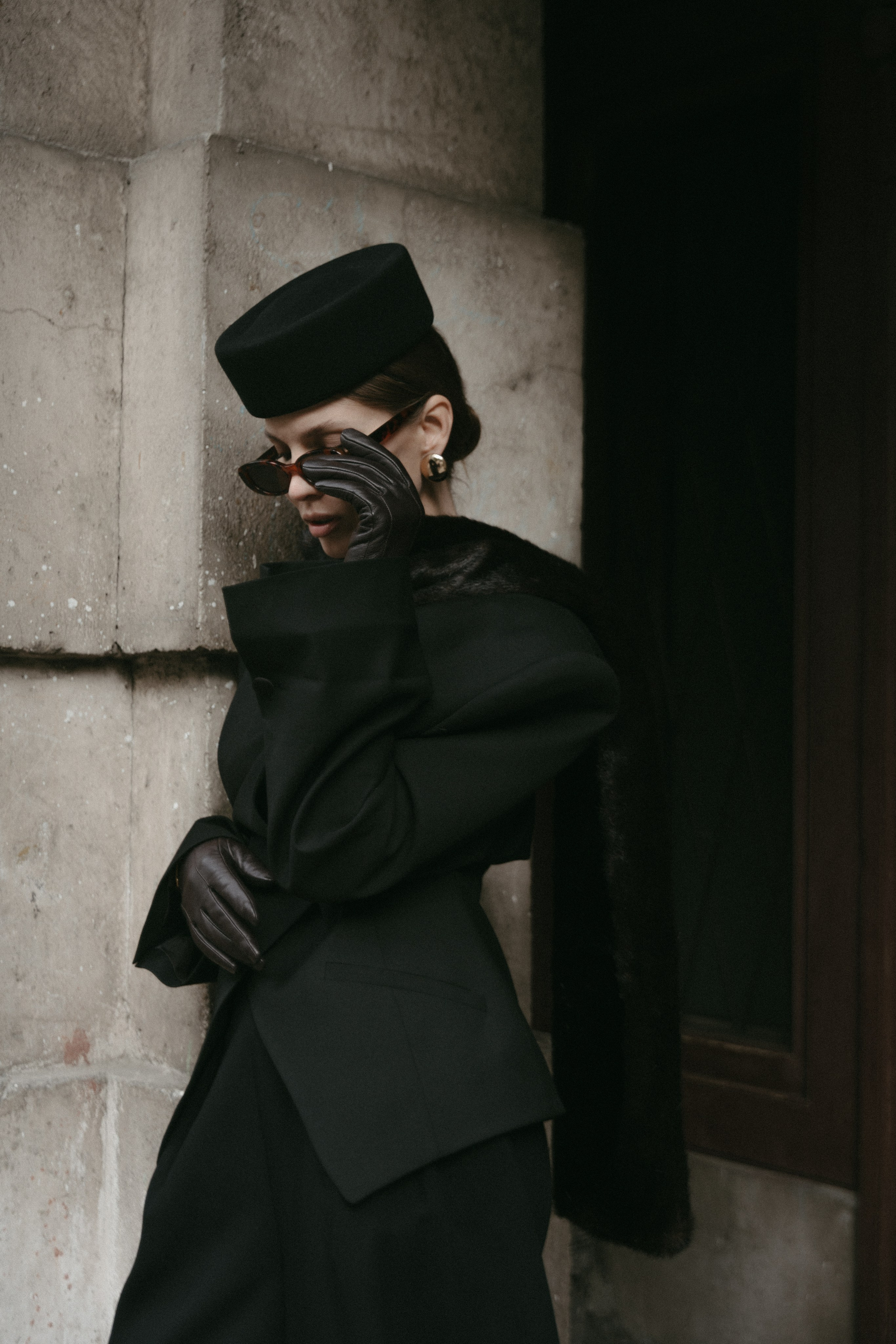 ЖЕНСКИЙ ПОРТРЕТ. О ЛЮБВИ НЕ ГОВОРЯТ.ЕЕ ПОКАЗЫВАЮТ