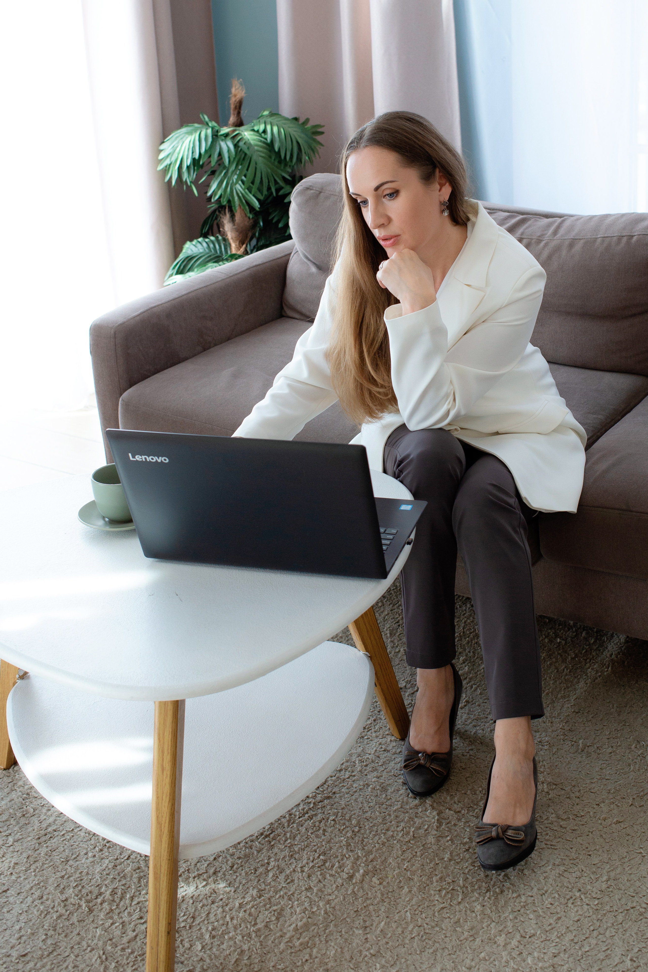Профессиональные фото психолога для сайта и соцсетей в СПб. Портретные фотосессии, контент-съемки, репортаж