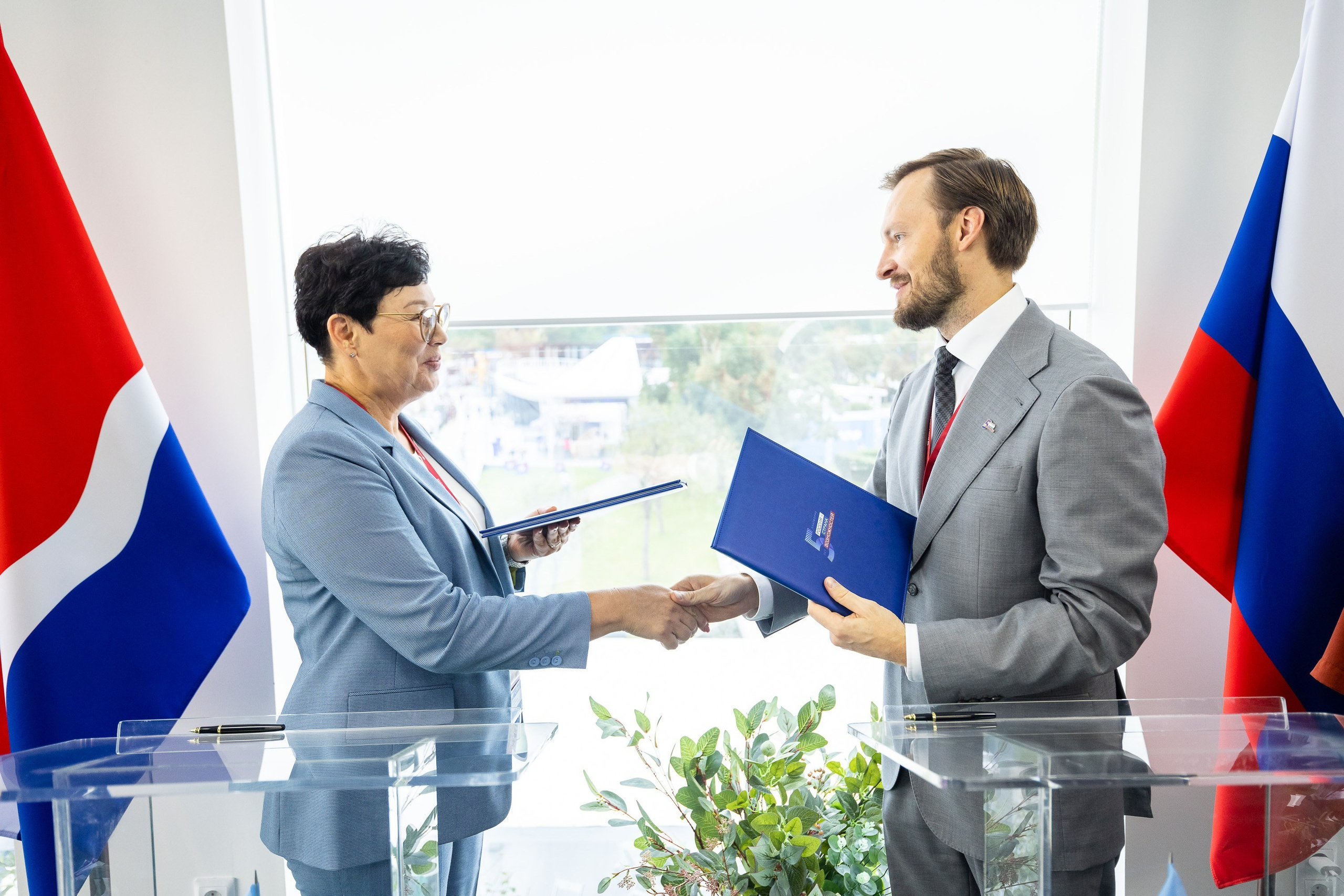 Официальные