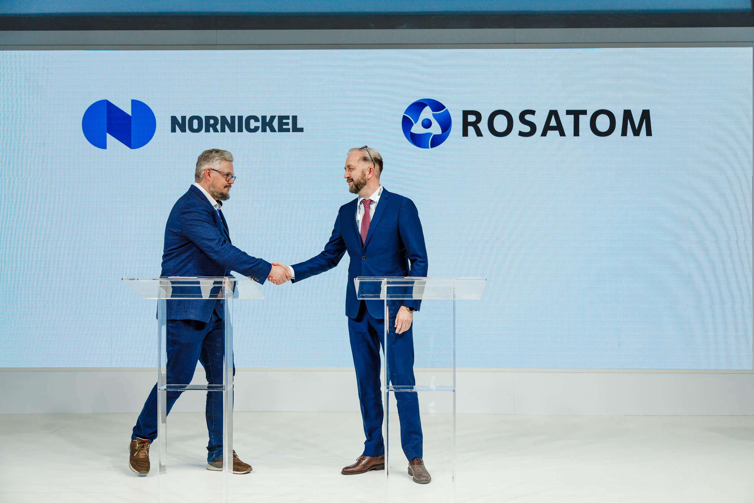 Подписания соглашений на форуме ATOM EXPO XIII 2024 в Сириусе. Репортажный фотограф в Москве, Сочи и Санкт-Петербурге