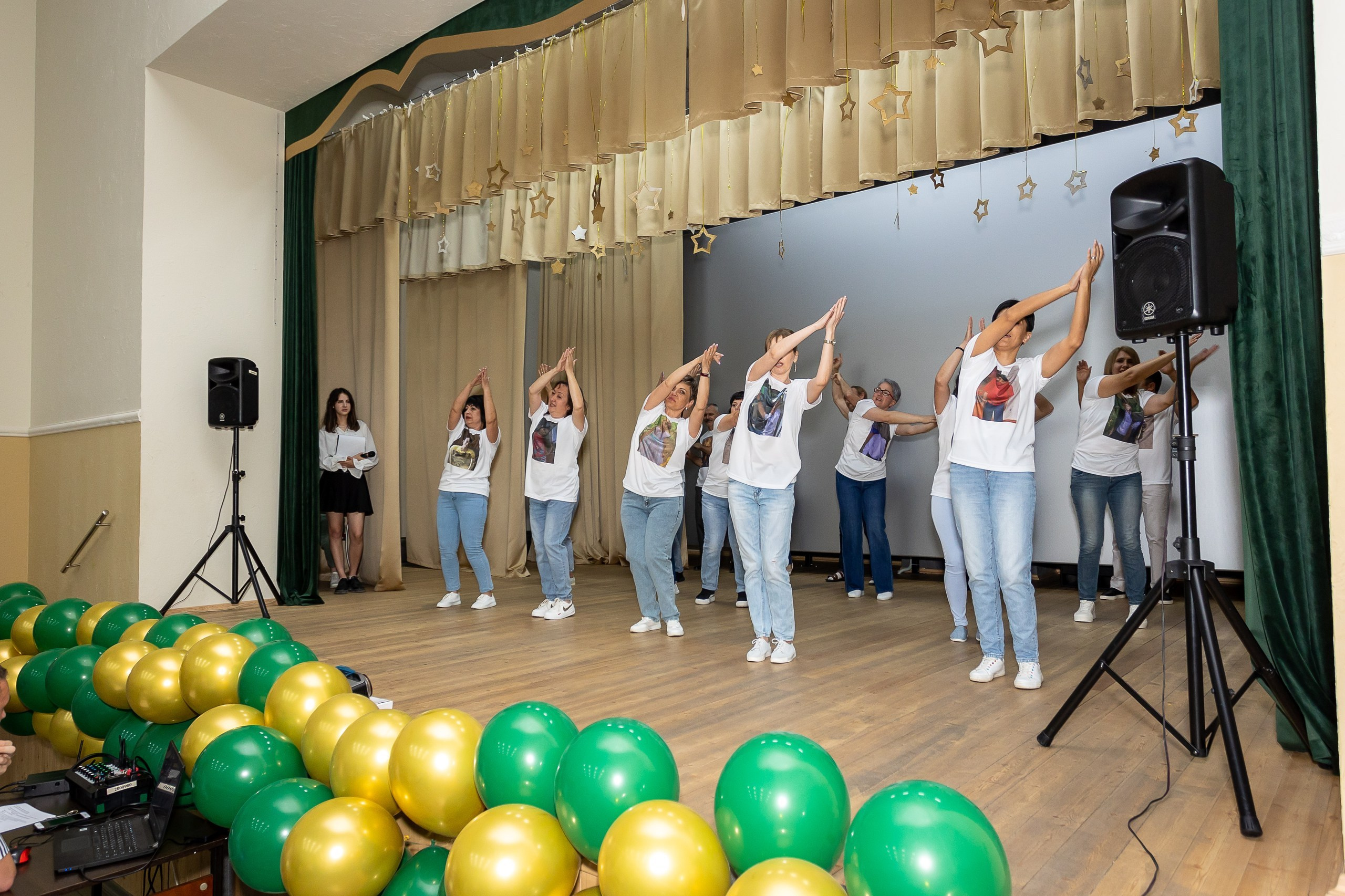 Вручение аттестата и выпускной вечер. Выпускные альбомы Майкоп, Краснодар Елена Золотарева
