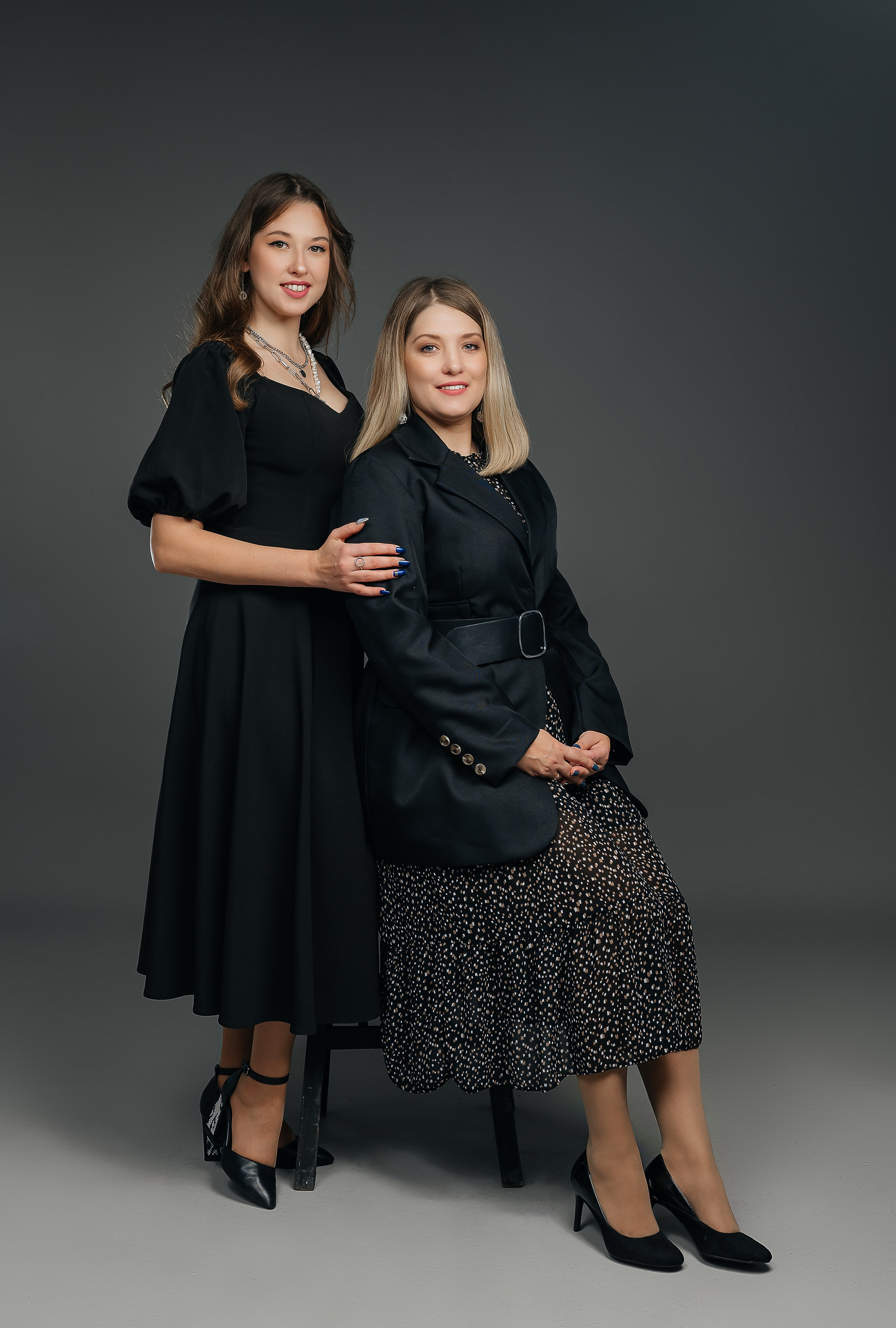 Фотосессия в стиле Vogue в фоновой студии (на однотонном фоне). Свадебный, семейный и школьный фотограф в Бийске Ксения Мамаева