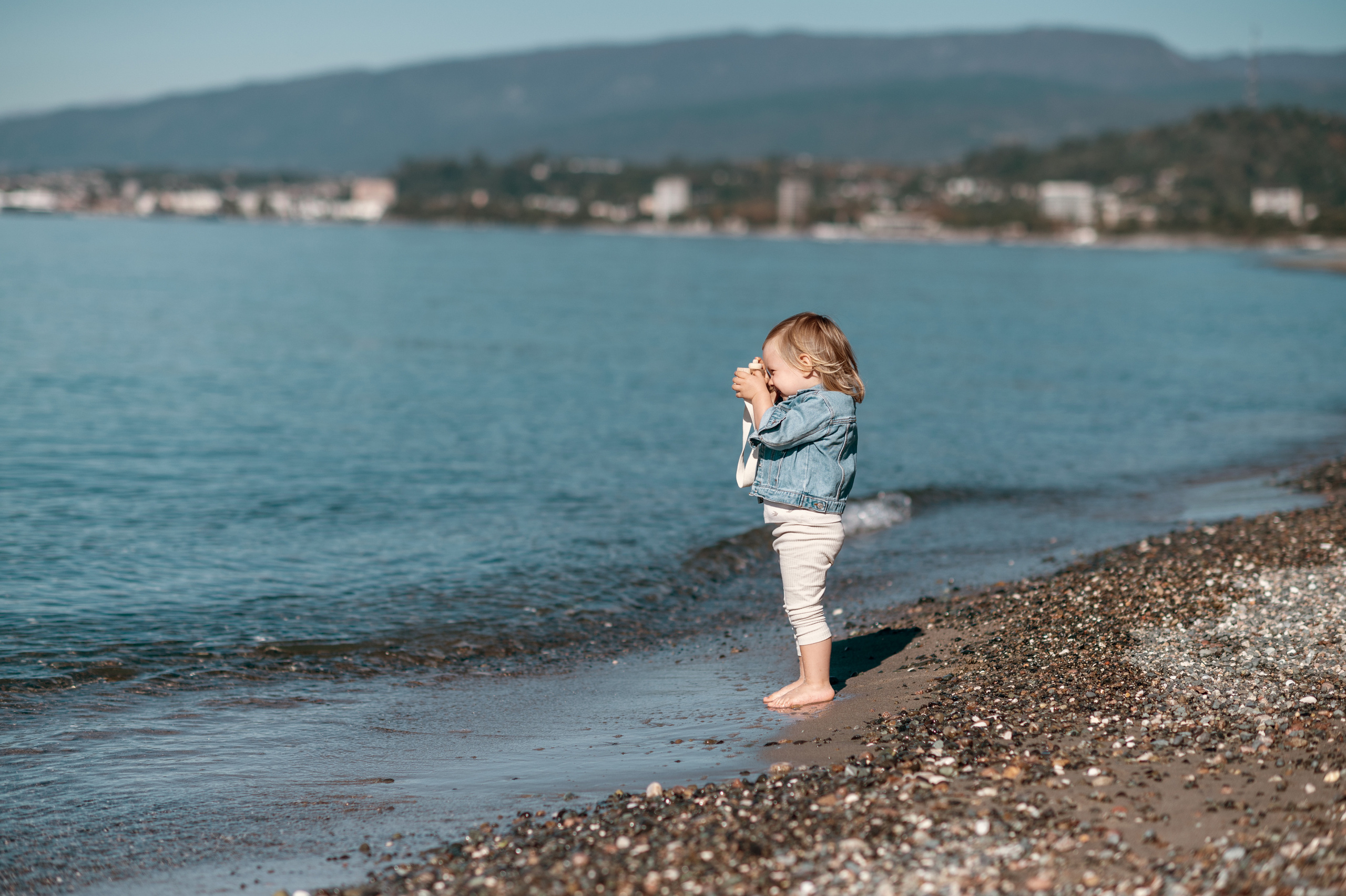 Девочка и море. Детский фотограф Абхазия