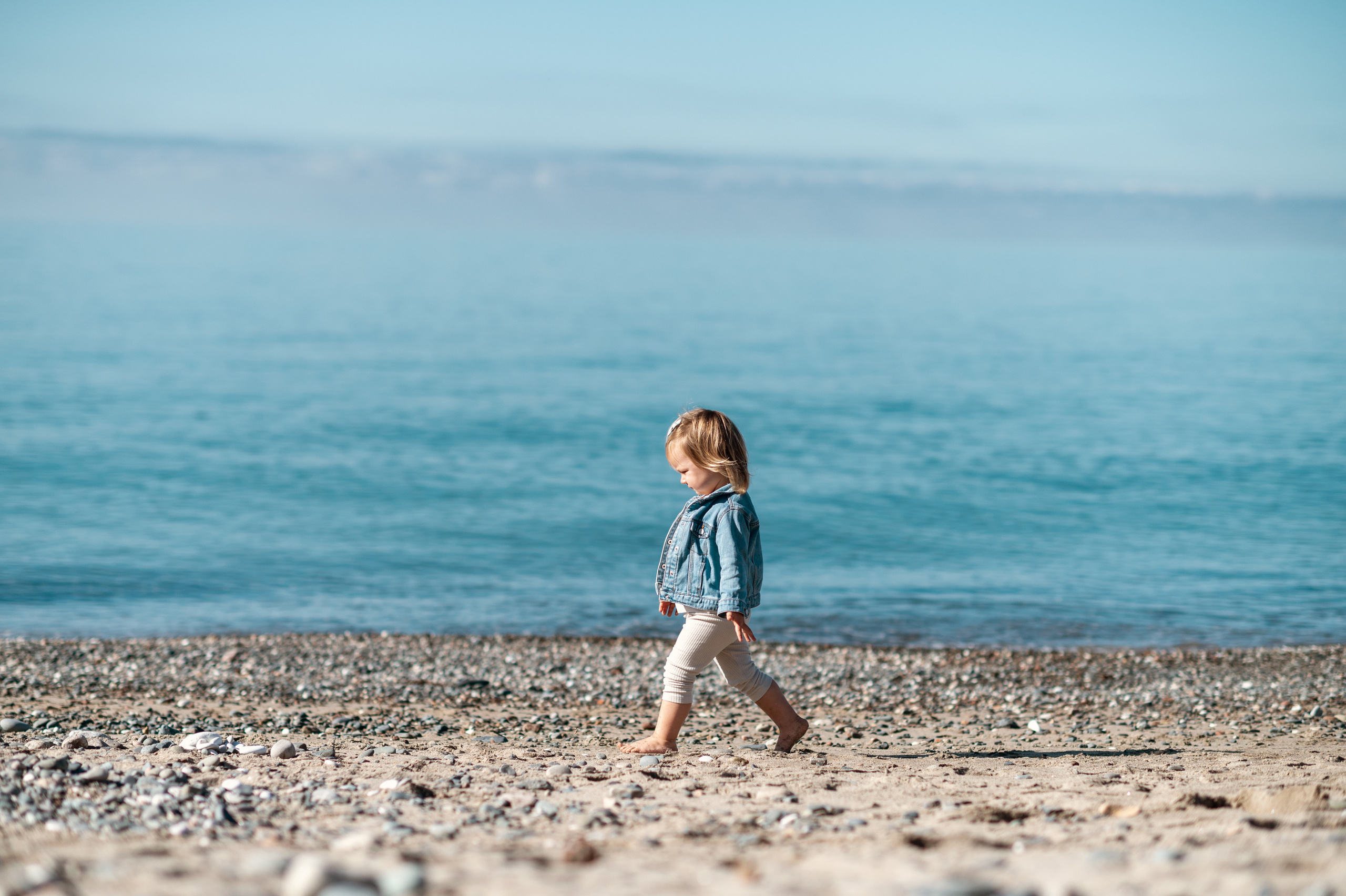 Девочка и море. Детский фотограф Абхазия