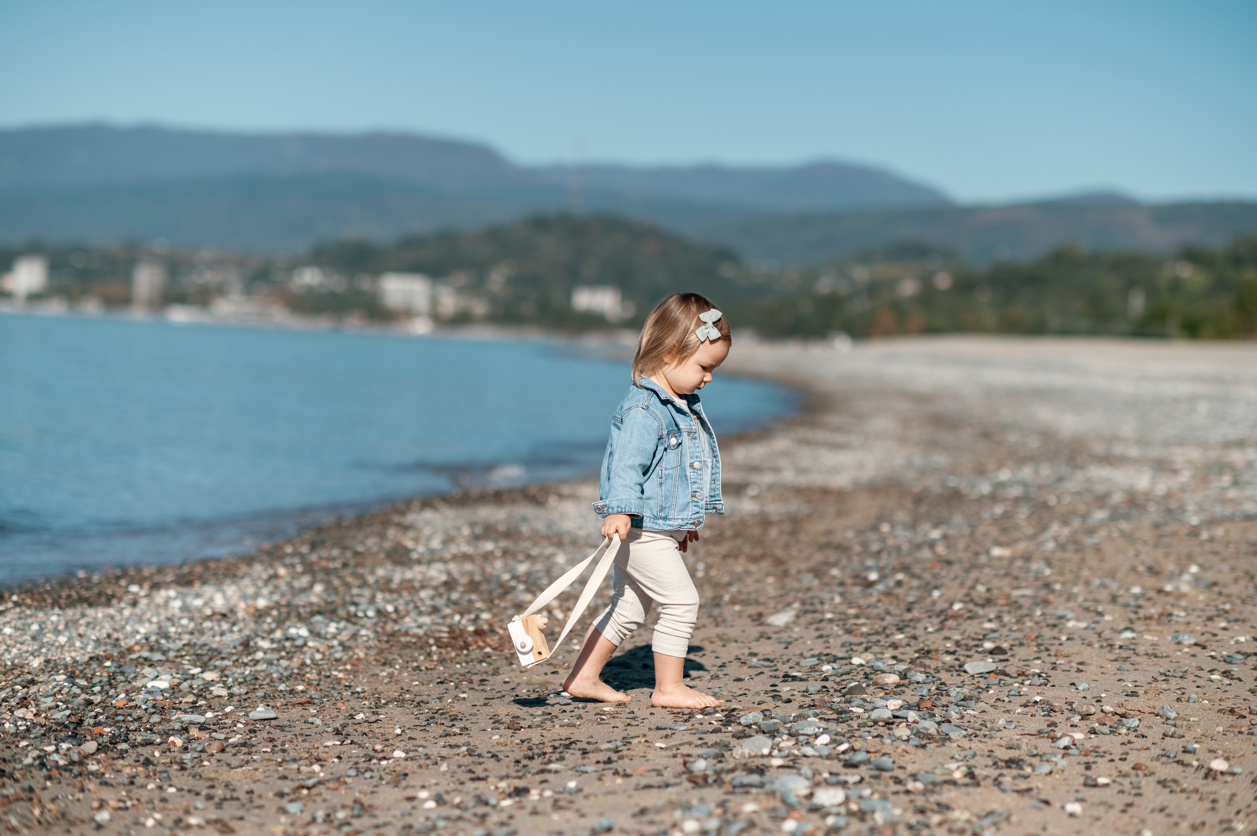 Девочка и море. Детский фотограф Абхазия
