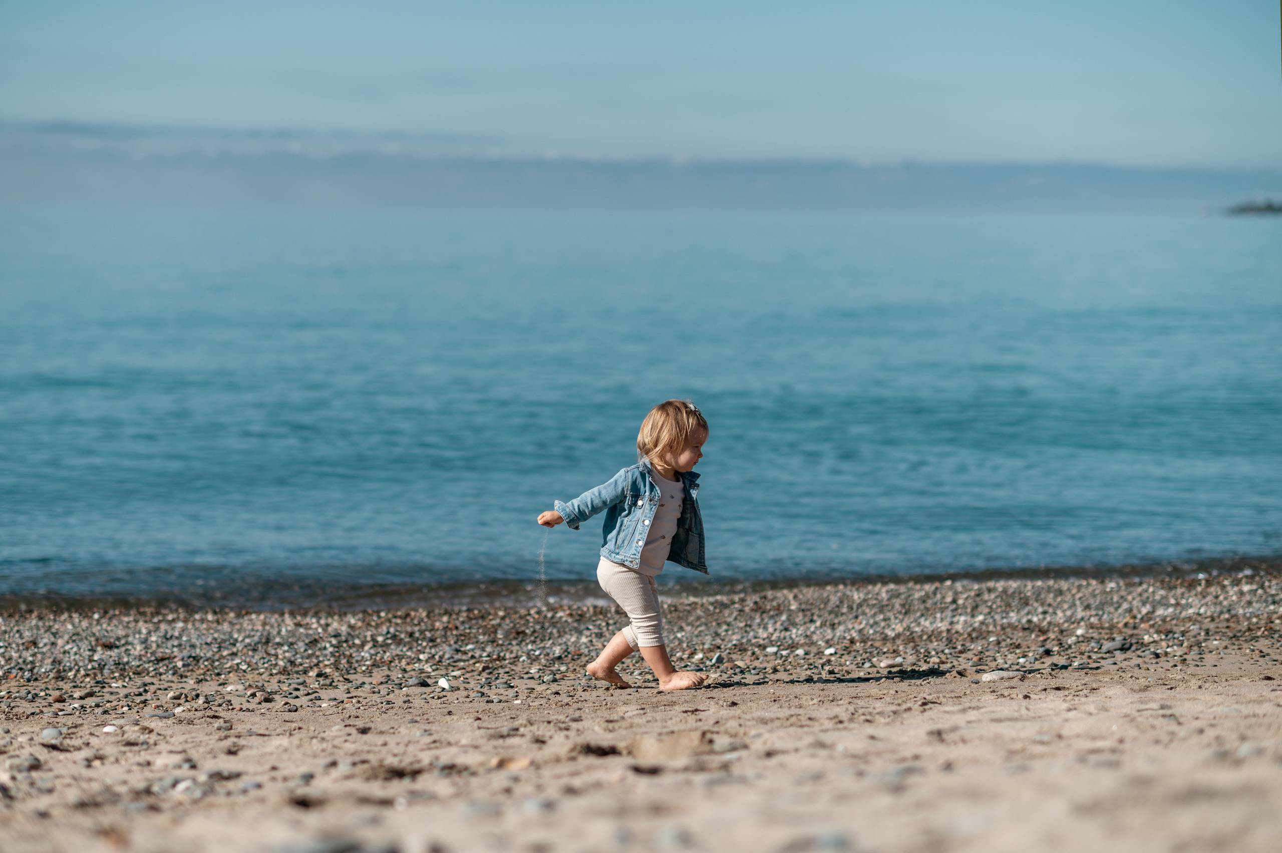 Девочка и море. Детский фотограф Абхазия