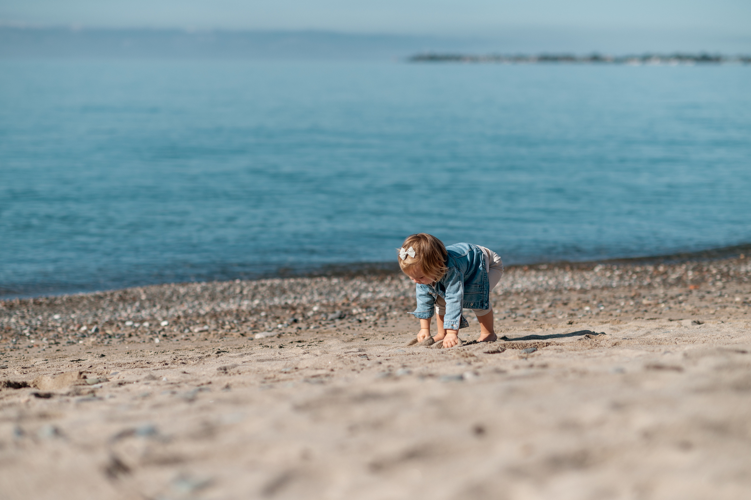 Девочка и море. Детский фотограф Абхазия