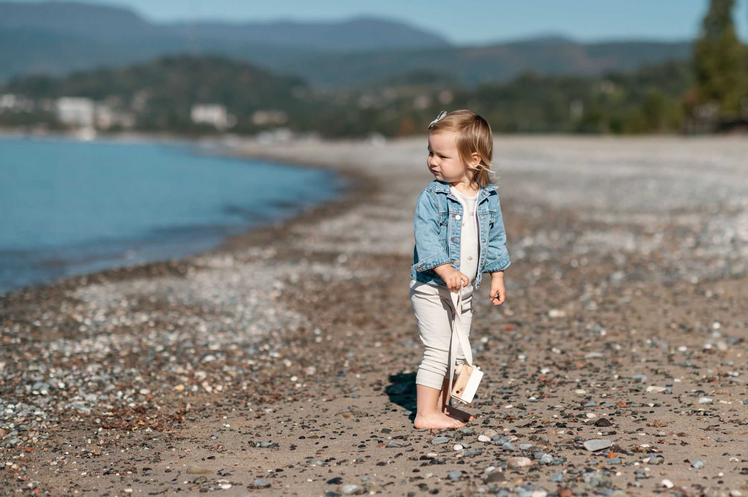 Девочка и море. Детский фотограф Абхазия