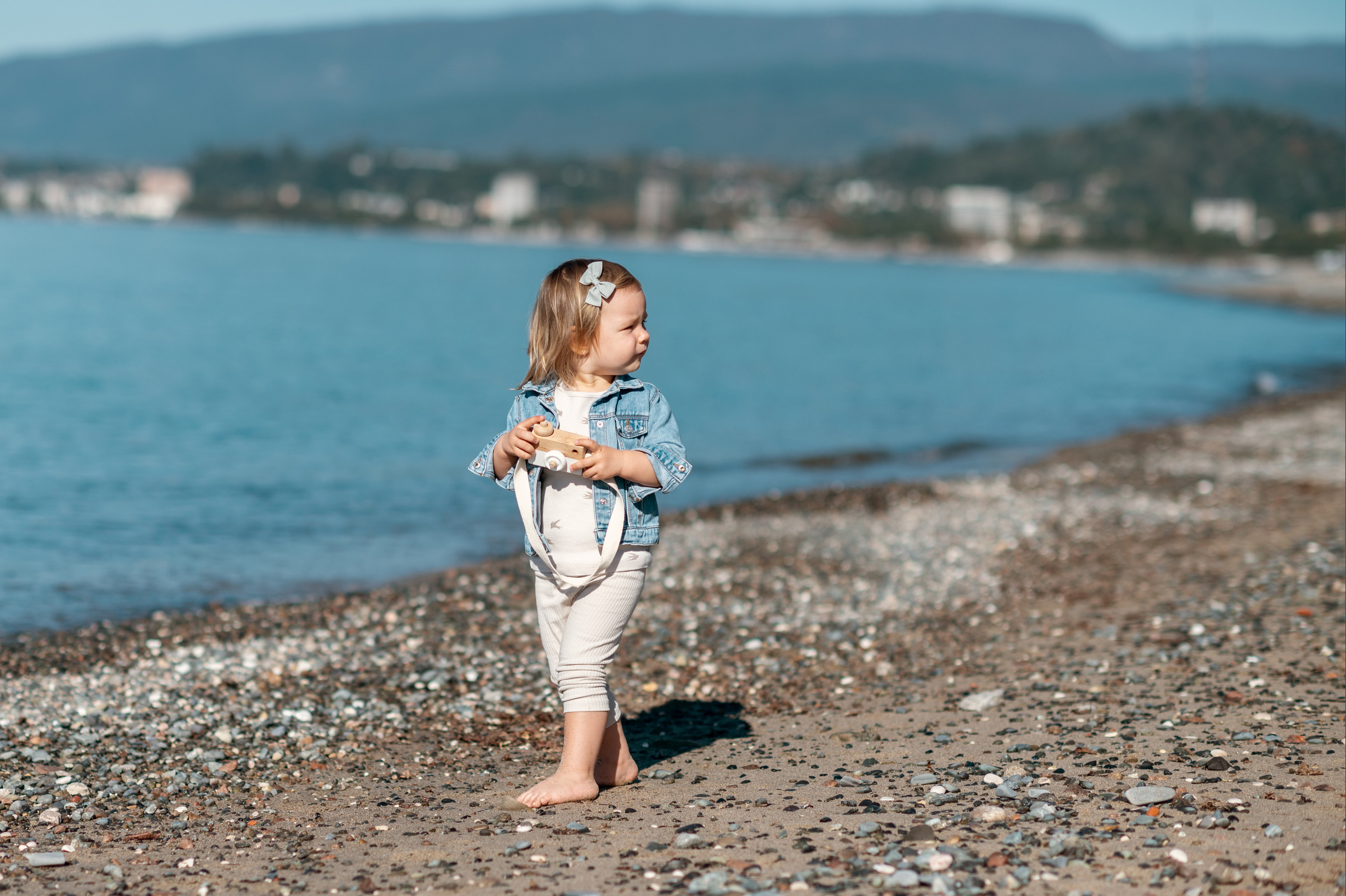 Девочка и море. Детский фотограф Абхазия