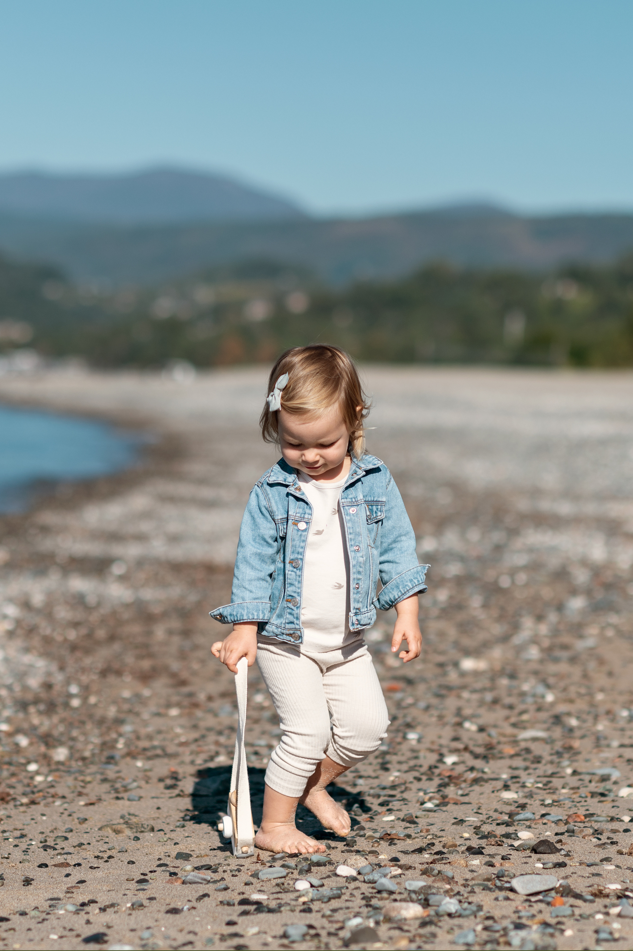 Девочка и море. Детский фотограф Абхазия
