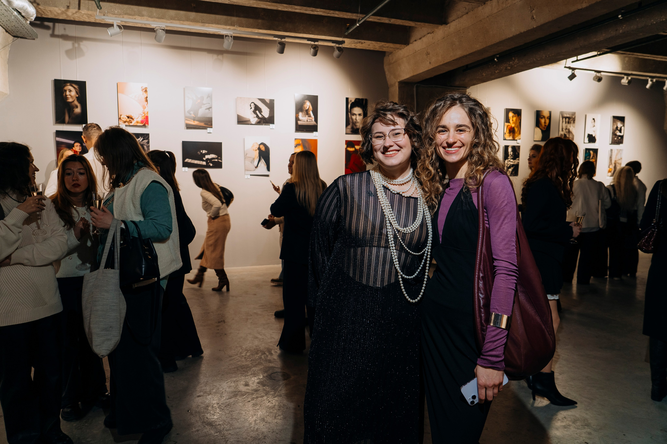 Вернисаж фотовыставки MFamilia «Гармония различий». Организация фотовыставок в Петербурге и Москве, MFamilia (МФамилия)