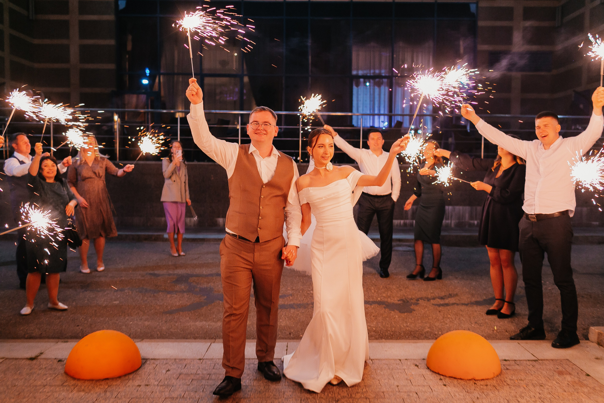 Свадебная осенняя фотосессия Ивана и Лидии в городе. Свадебный и репортажный фотограф в Ярославле и Санкт-Петербурге Роман Микрюков
