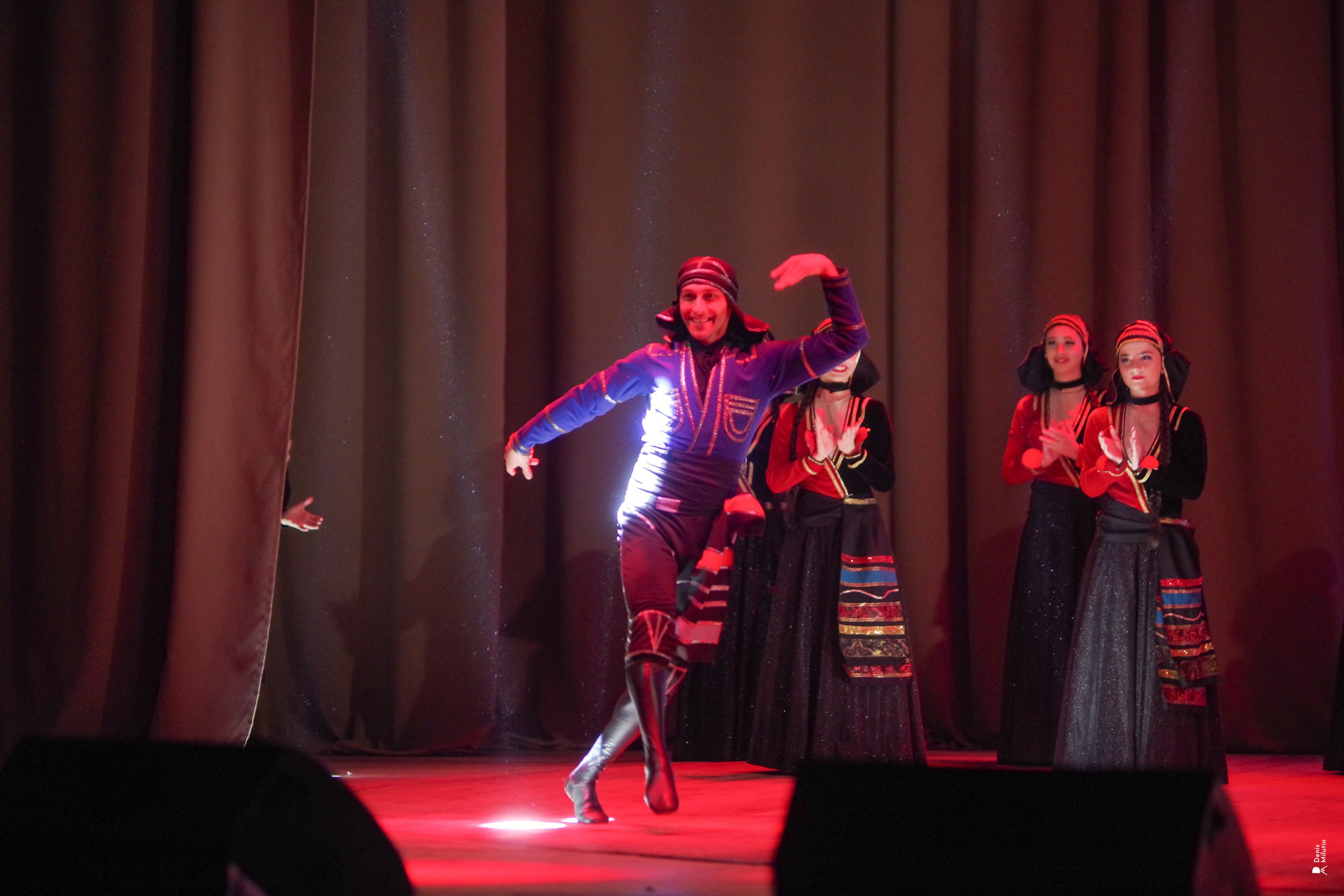 Танцы в Хоби. Портретный фотограф Денис Милютин