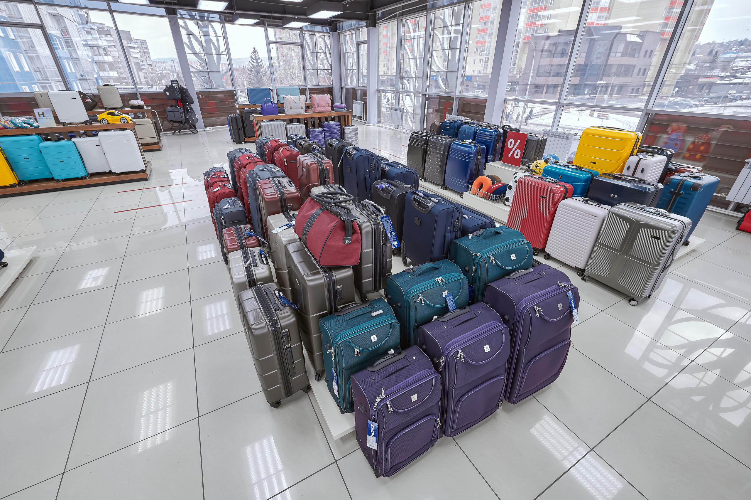 Портфолио по интерьерной и экстерьерной фотосъёмки: Мир сумок — Левый берег. Фотограф Яковлев Роман — Красноярск