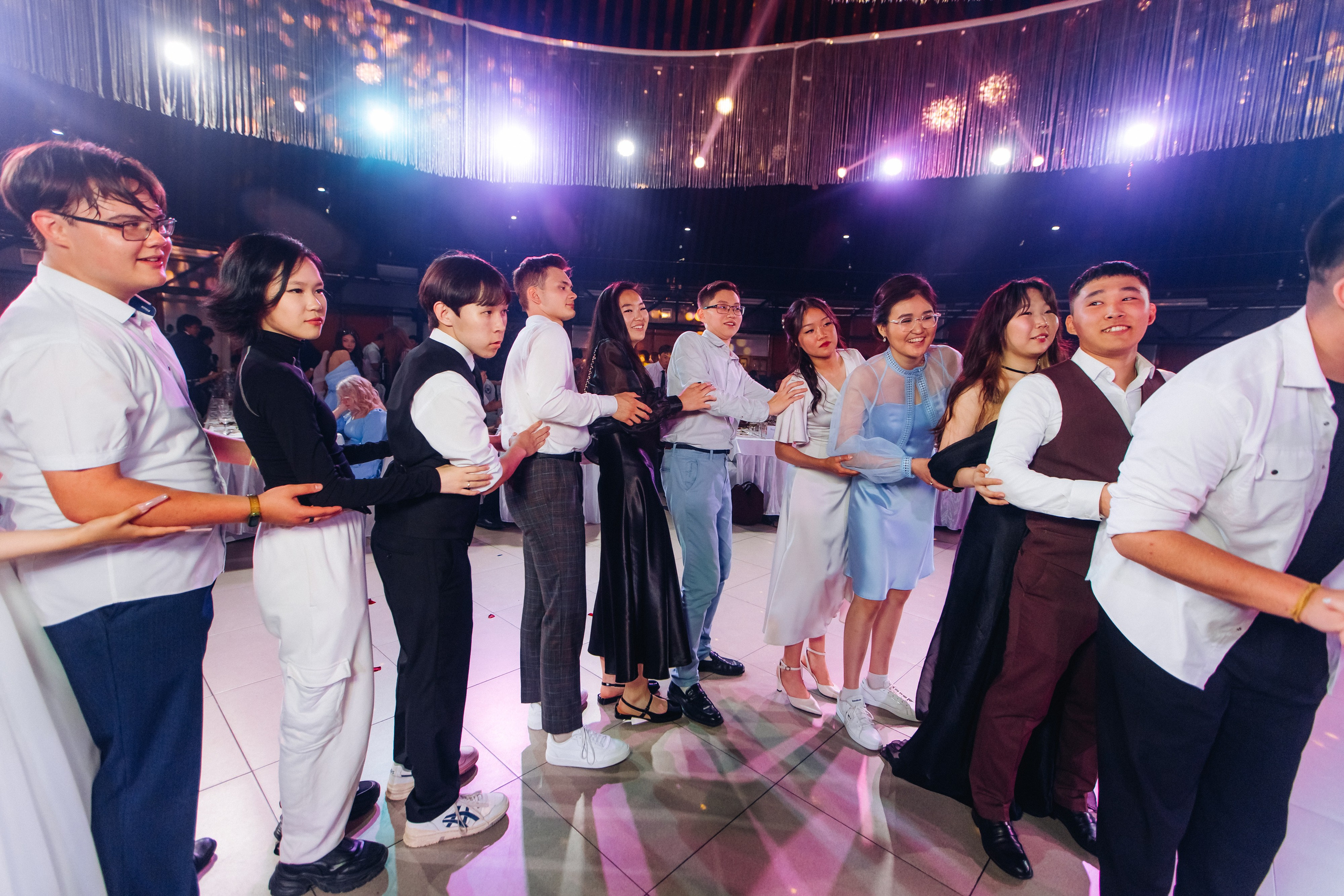 Выпускной вечер. 49 школа. Баран на корове. Свадебный и семейный фотограф в Улан-Удэ