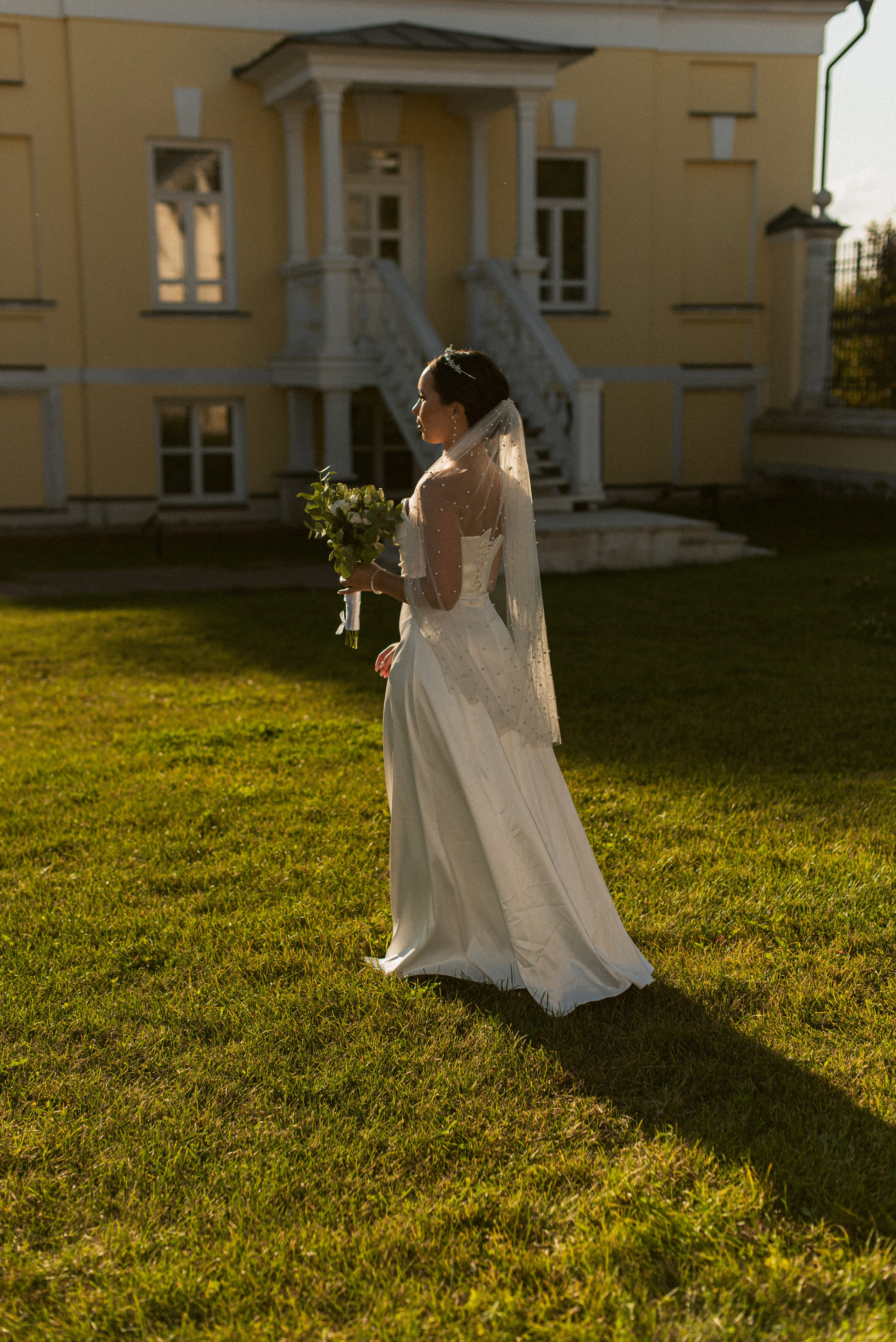 Свадебная фотосессия: свадьба в Южном Бутово и прогулка в Усадьбе Гребнево | Алёна Макеева. Свадебный и семейный фотограф в Москве и МО (Фрязино, Королёв, Коломна) Макеева Алёна