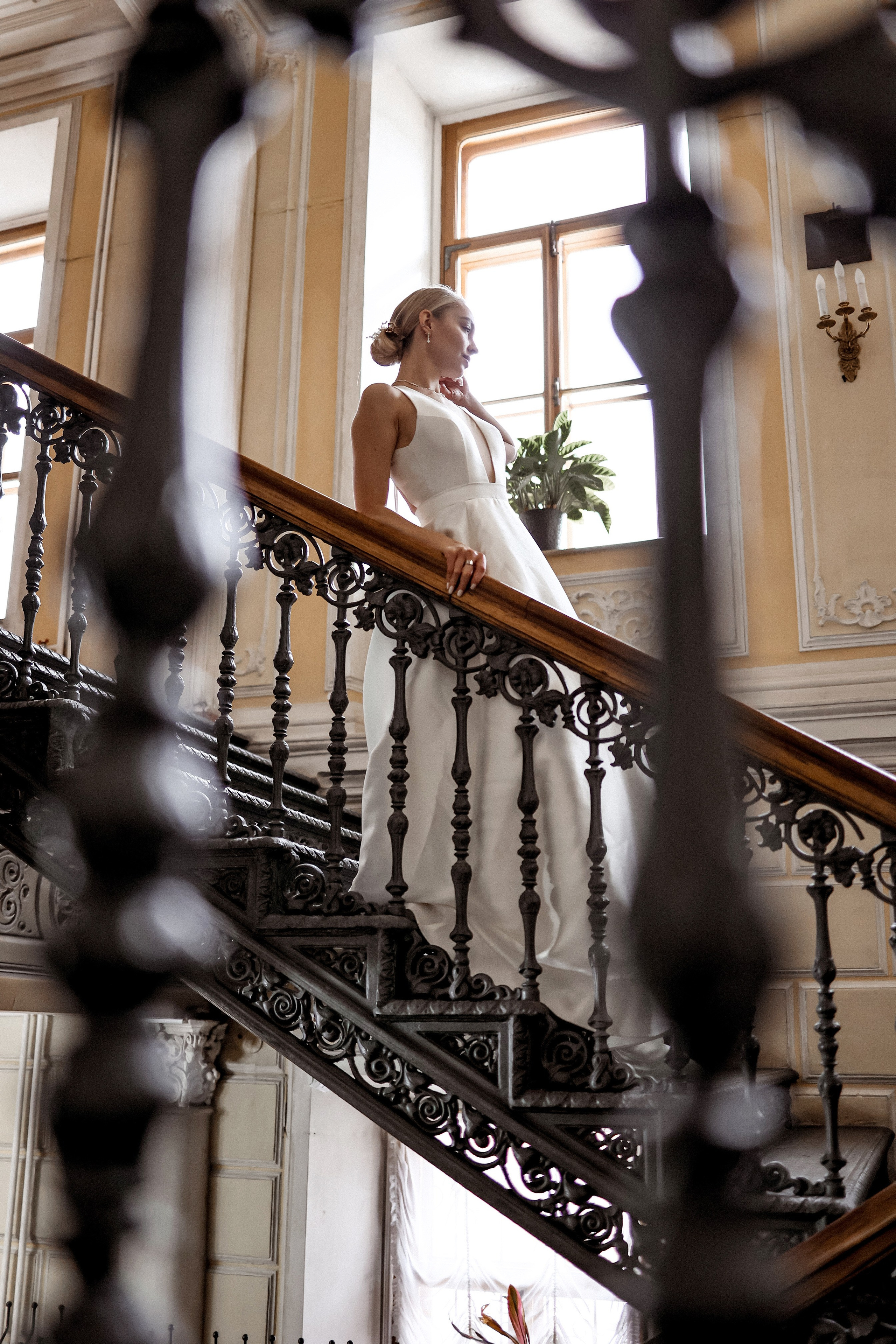 Свадебная love story в особняке. Свадебный и семейный фотограф Москва и Московская область