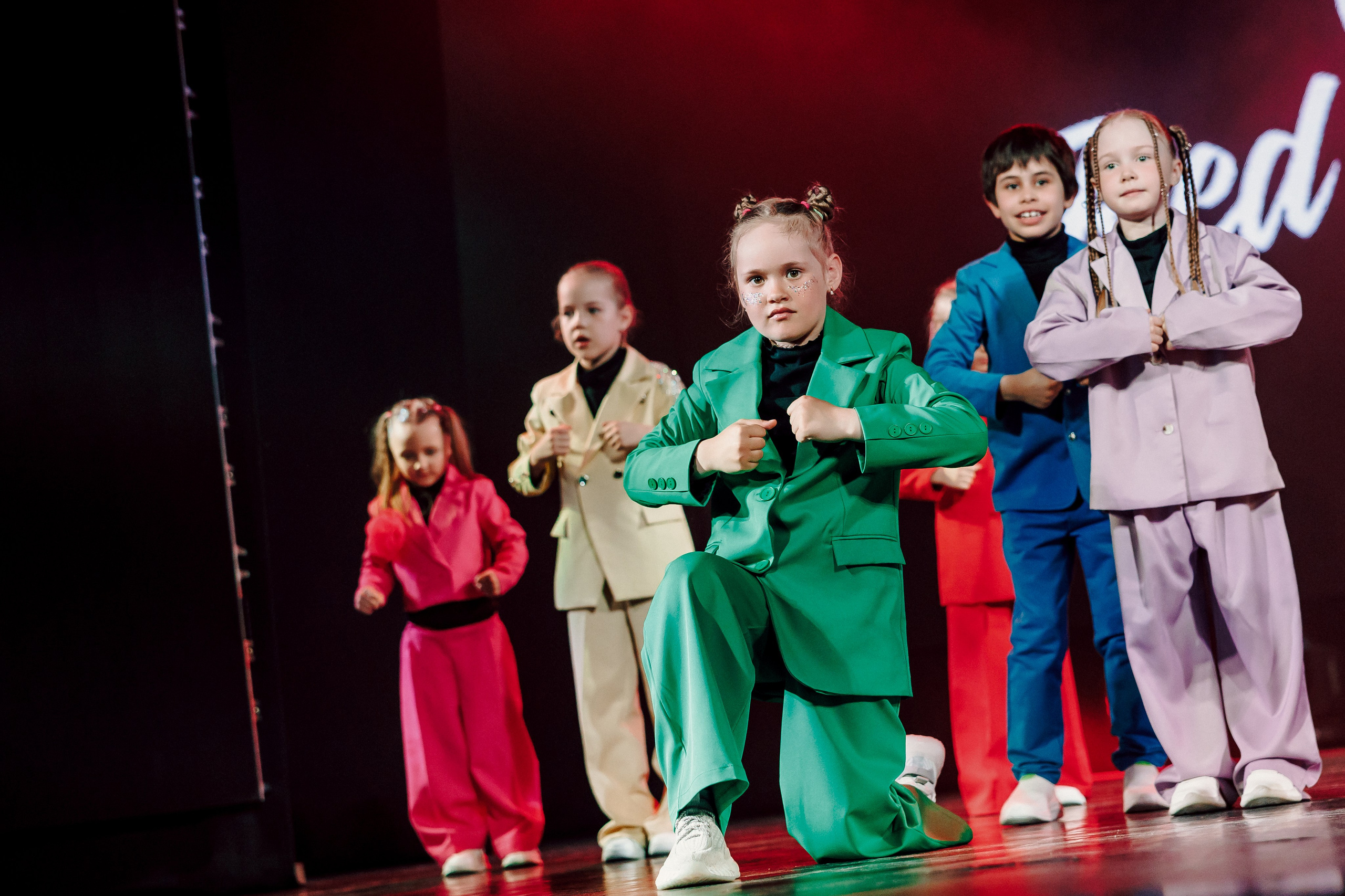 Отчётный концерт танцевальной школы «Red Rabbits» 2025. Лёшка Варзегов — фотограф