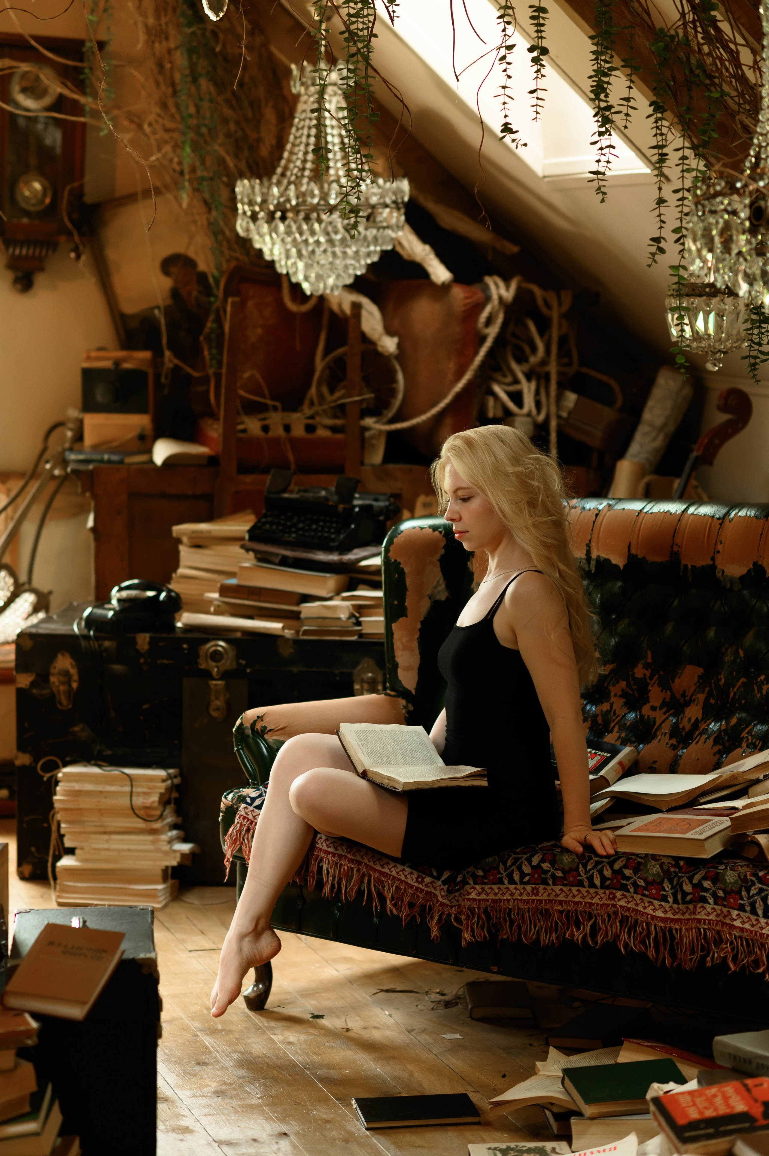 Катя. Заброшенный чердак. Фотограф Марина Росси