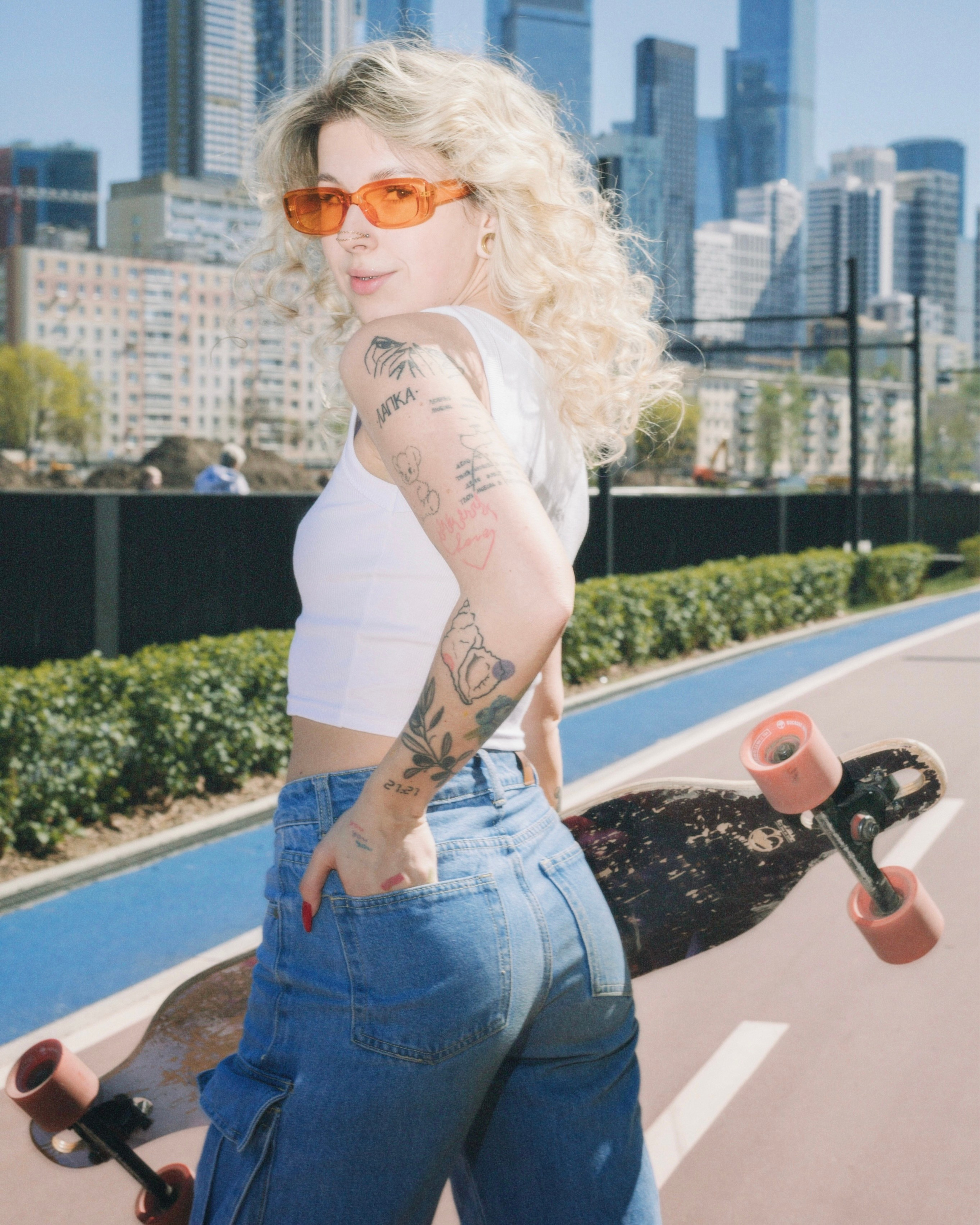 Maybee на лонгборде. Главная