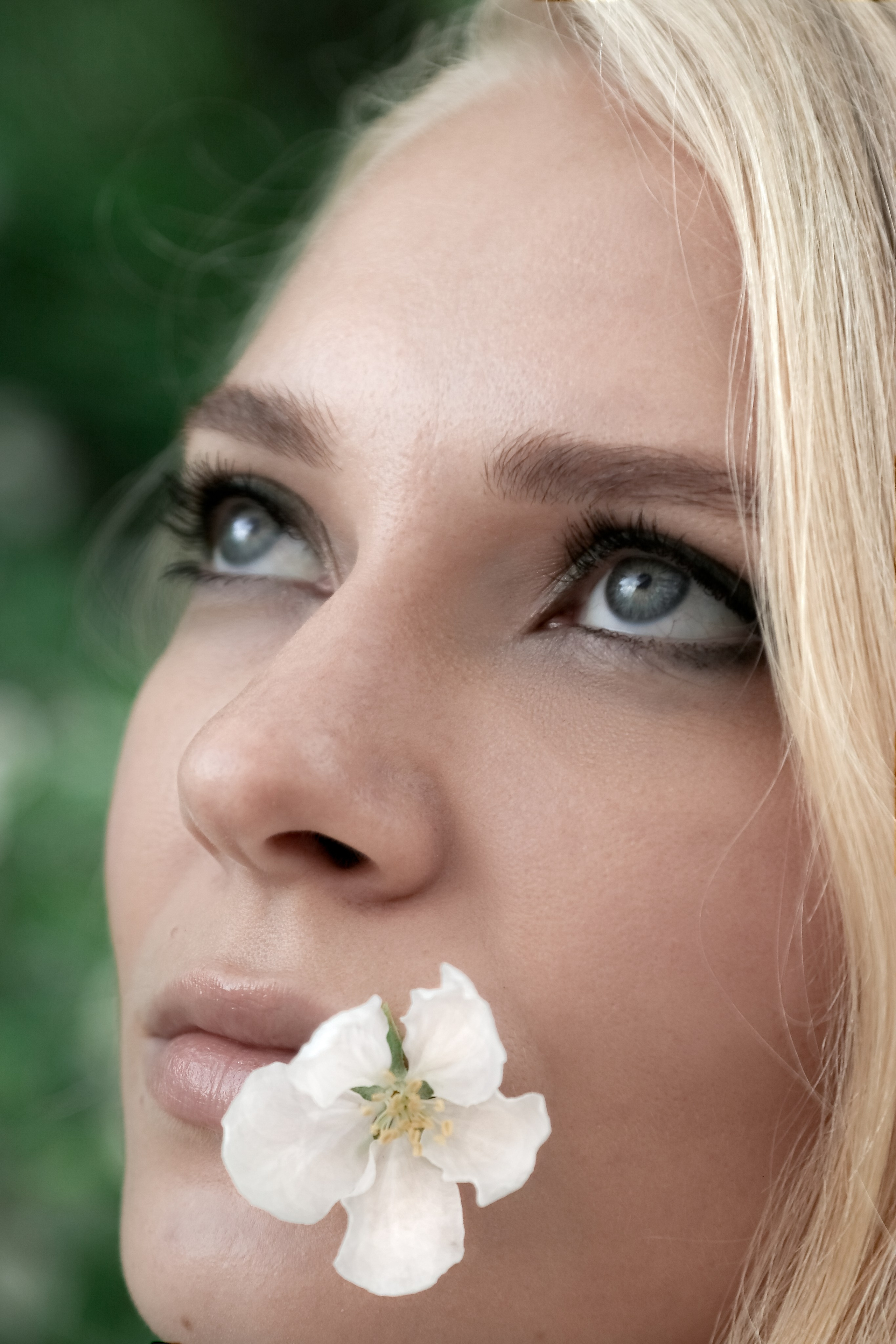 Любовь и цветущая яблоня. Портретный и пейзажный фотограф Никита Павлов