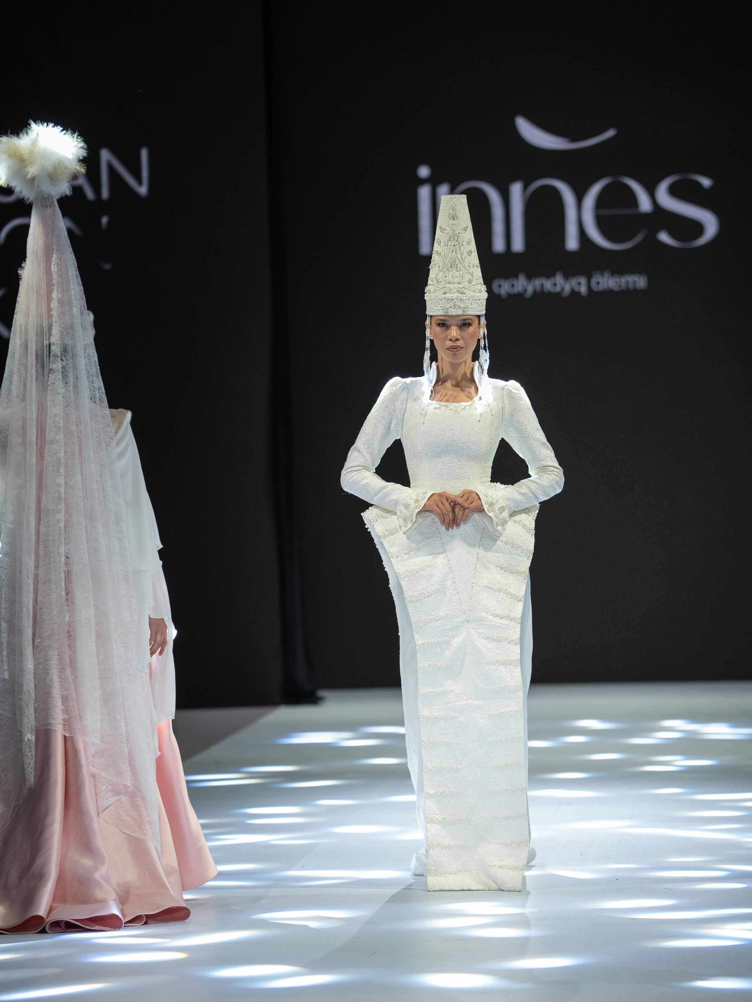 EURASIAN FASHION WEEK Innes. Сайт Алматинского НЮ АРТ, будуар и фэшн фотографа Дениса Карпенко