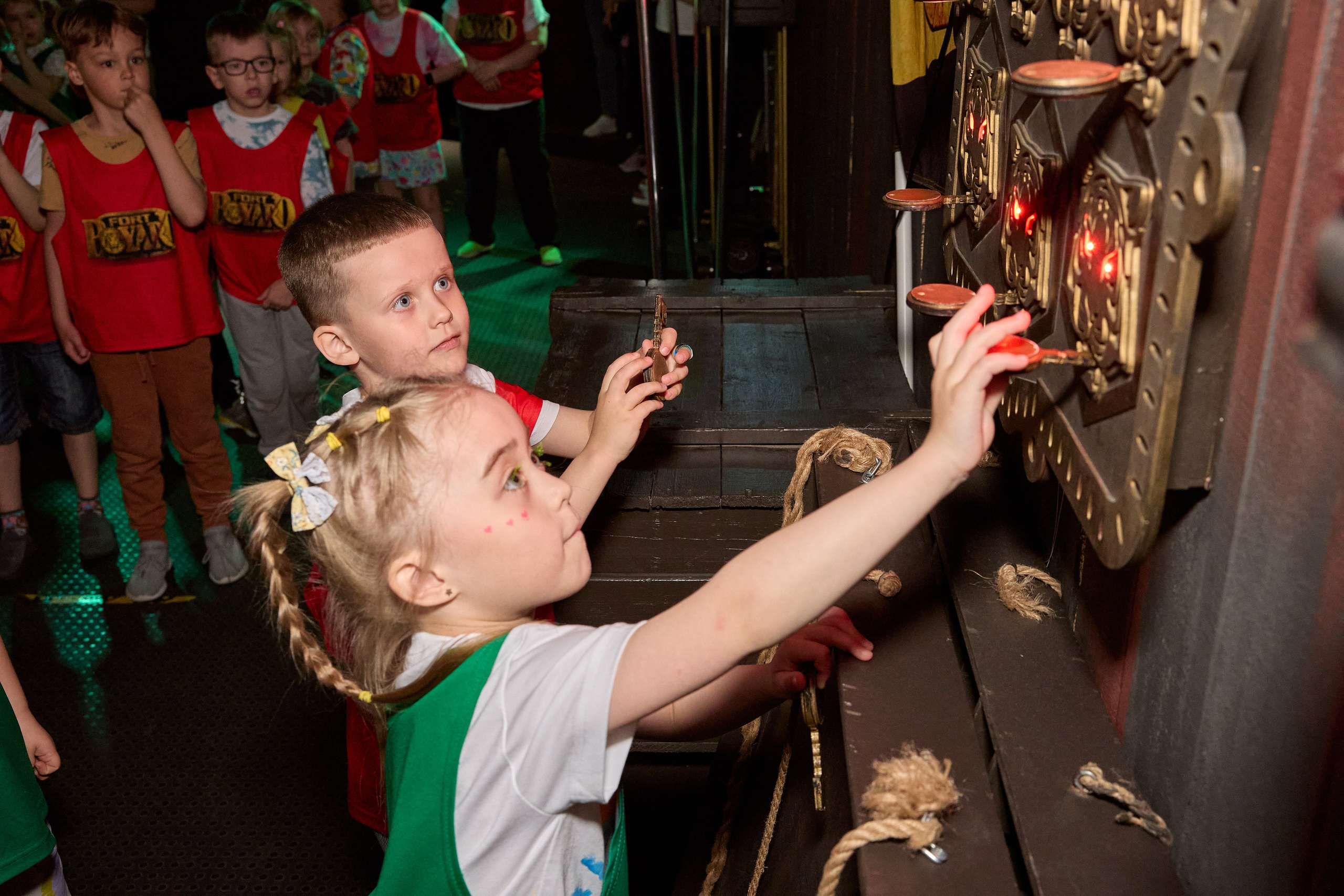 Фотосъёмка квестов и квест-шоу. Предметный и репортажный фотограф Алексей Кротов