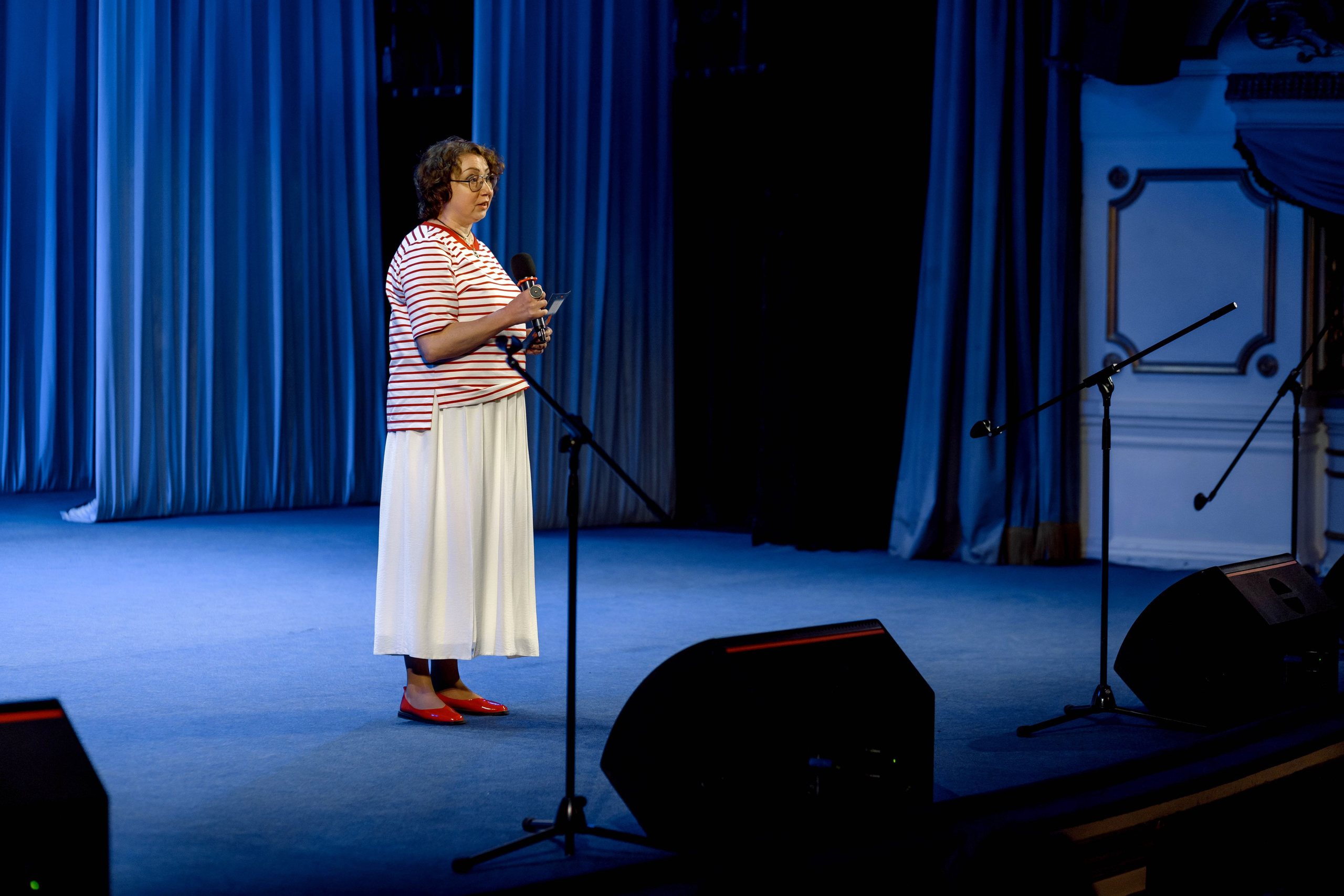 Гимназия 25 — последний звонок (Драм Театр). Свадебный фотограф Иркутск, репортажный фотограф Иркутск