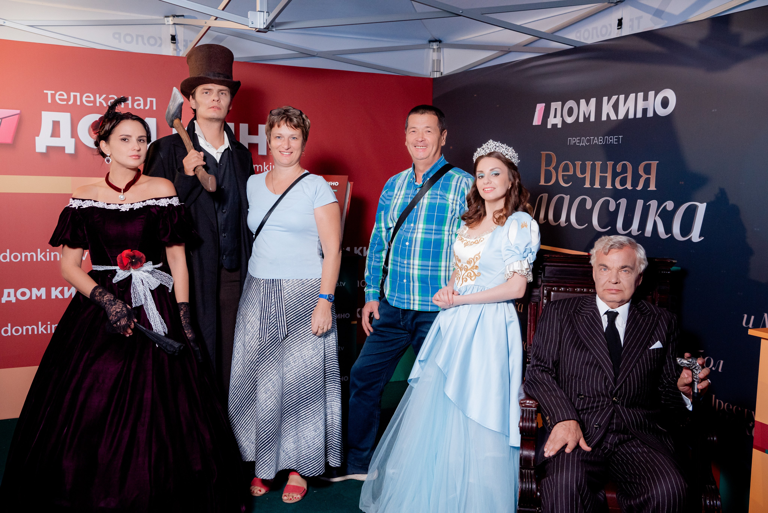 Портретные фото с артистами в палатке Триколор Дом Кинов на день города Волгоград. Фотограф в Волгограде и Волжском Александр Горбань