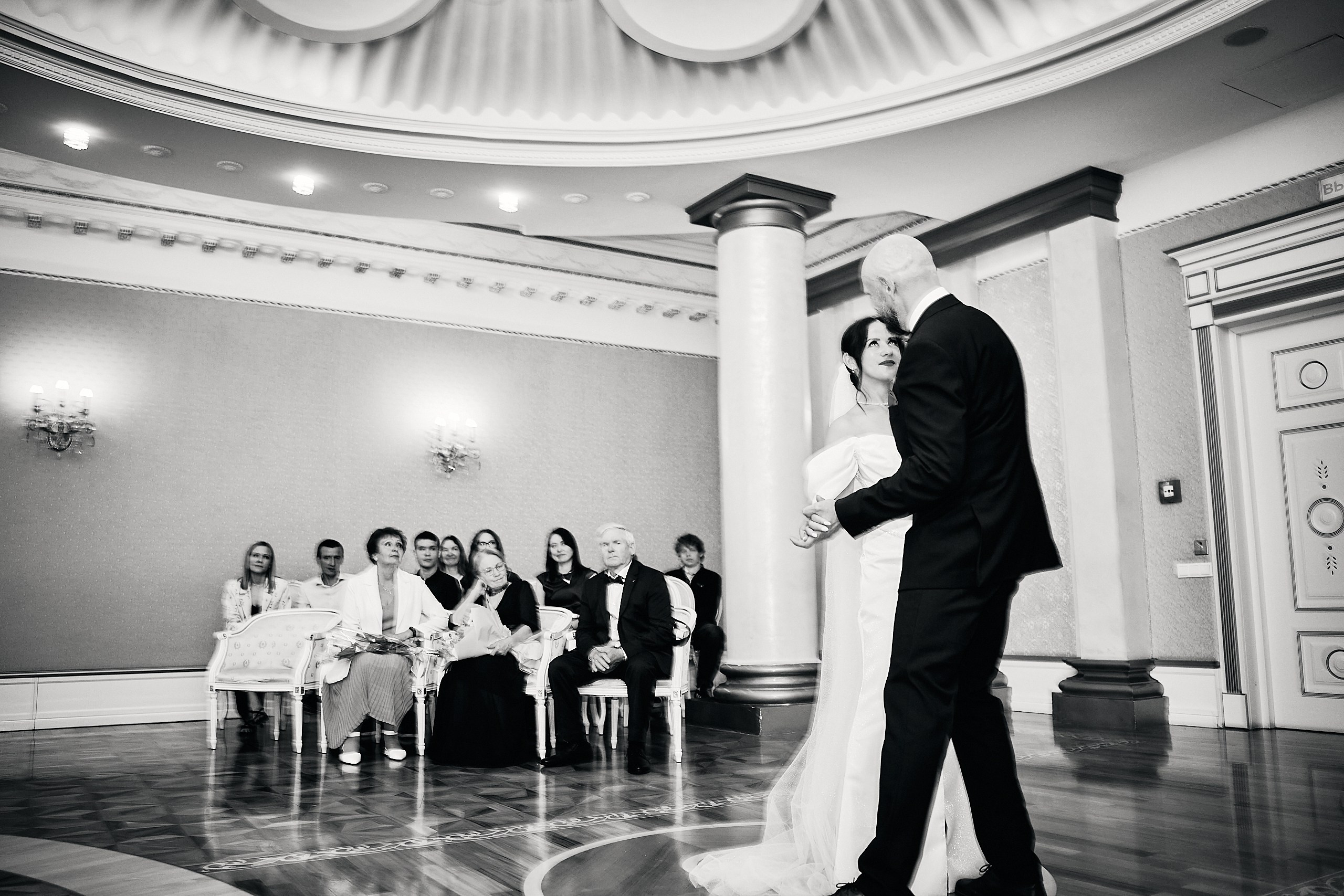 Свадебный фотограф в Тюмени Виктор Ривз