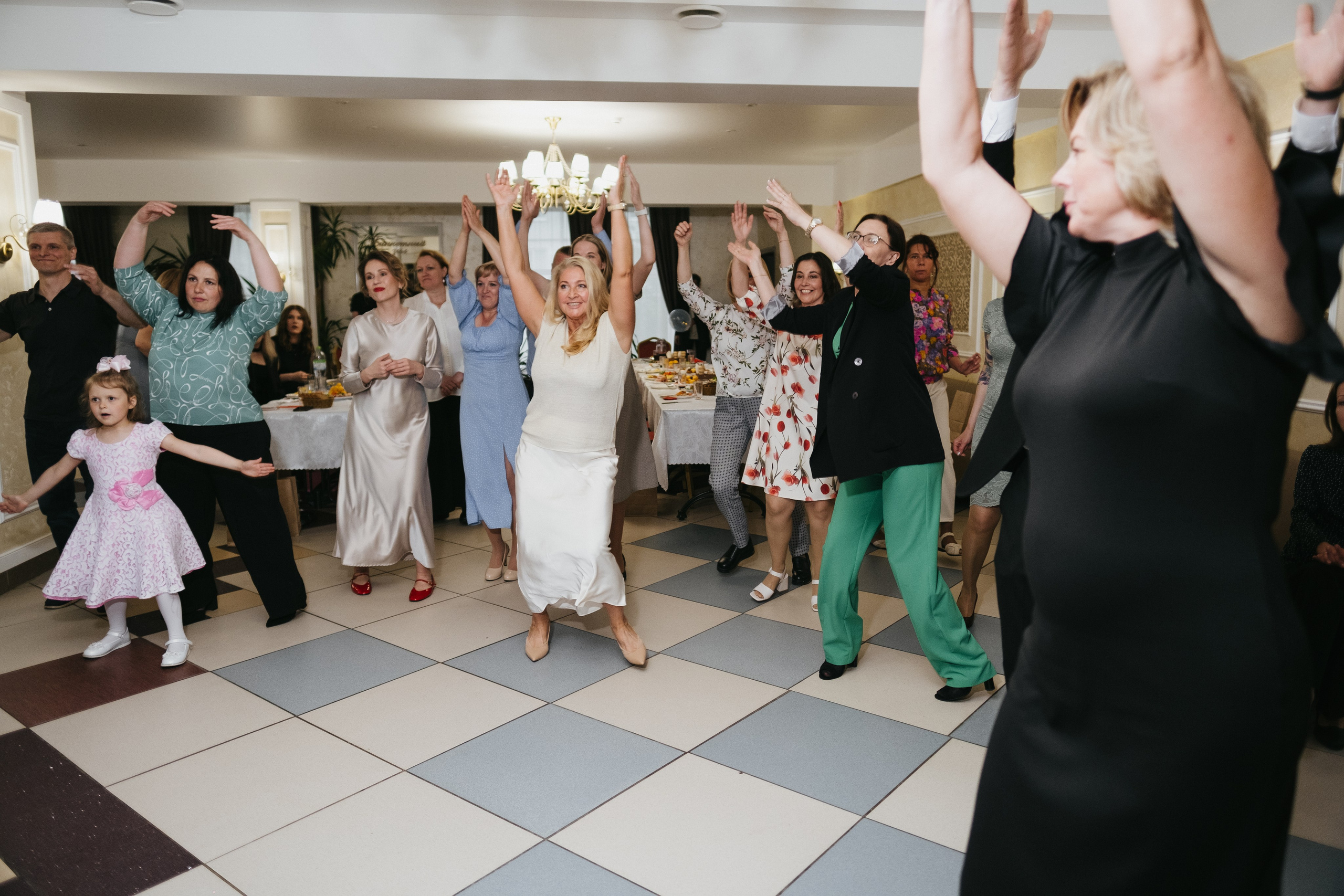 Выпускной 11 класс школы № 30. Свадебный и репортажной фотограф Денис Ожигин в Краснодаре и Краснодарском крае