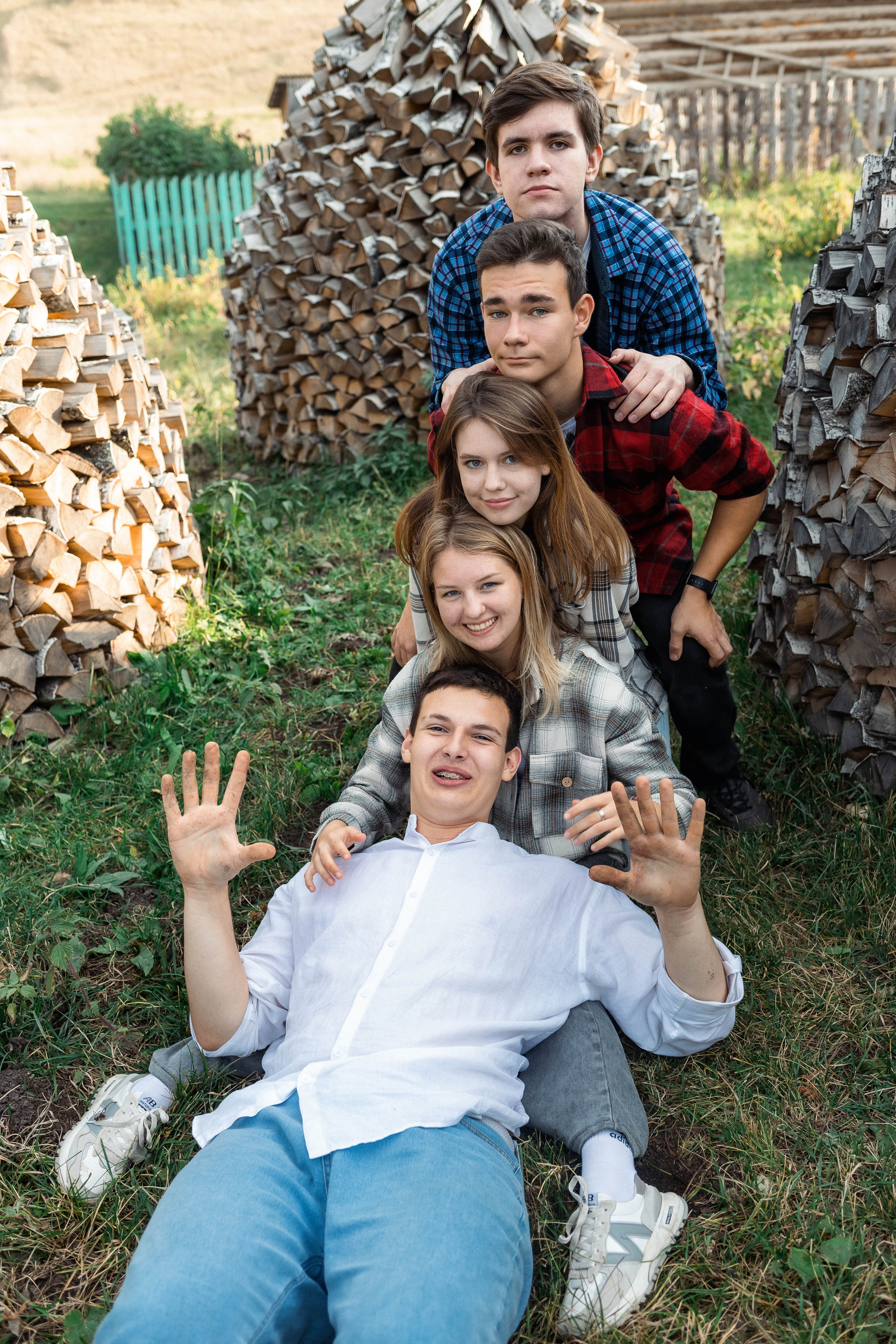 Выпускники 2023. Фотограф Регина Даниловна Усть — Катав