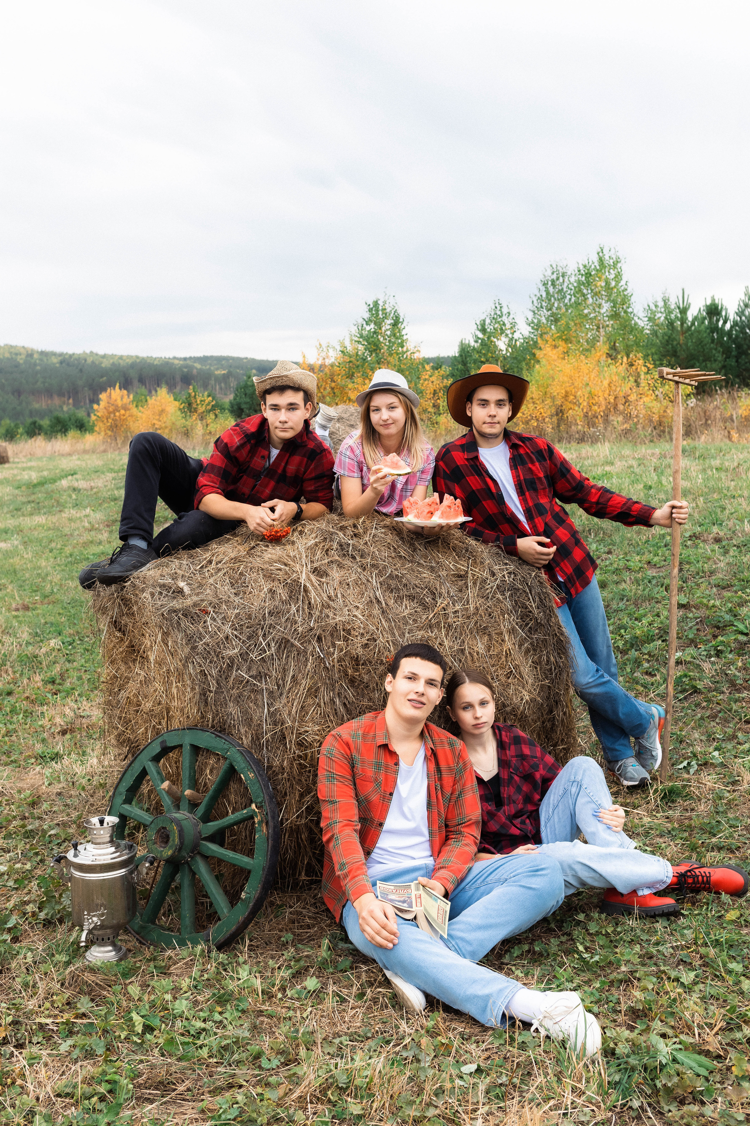 Выпускники 2023. Фотограф Регина Даниловна Усть — Катав