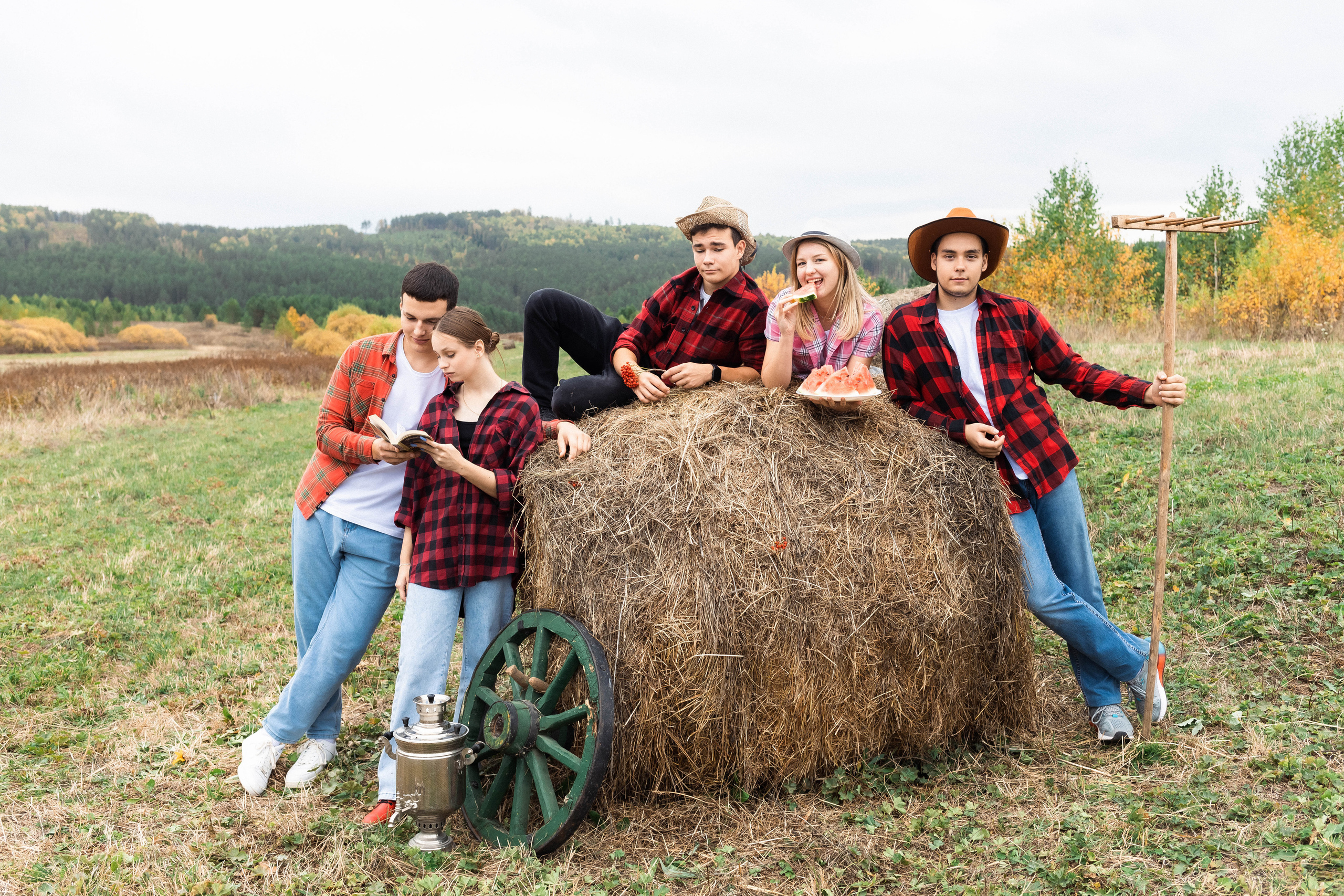 Выпускники 2023. Фотограф Регина Даниловна Усть — Катав