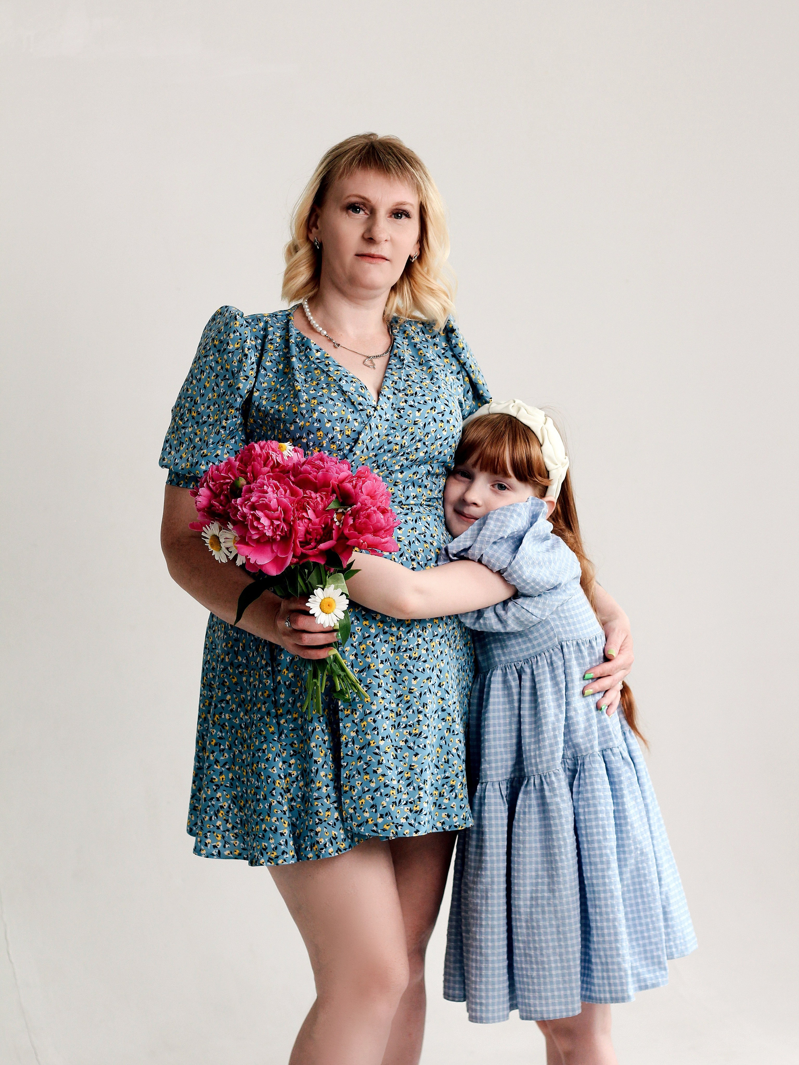 С пионами. Photography Eva