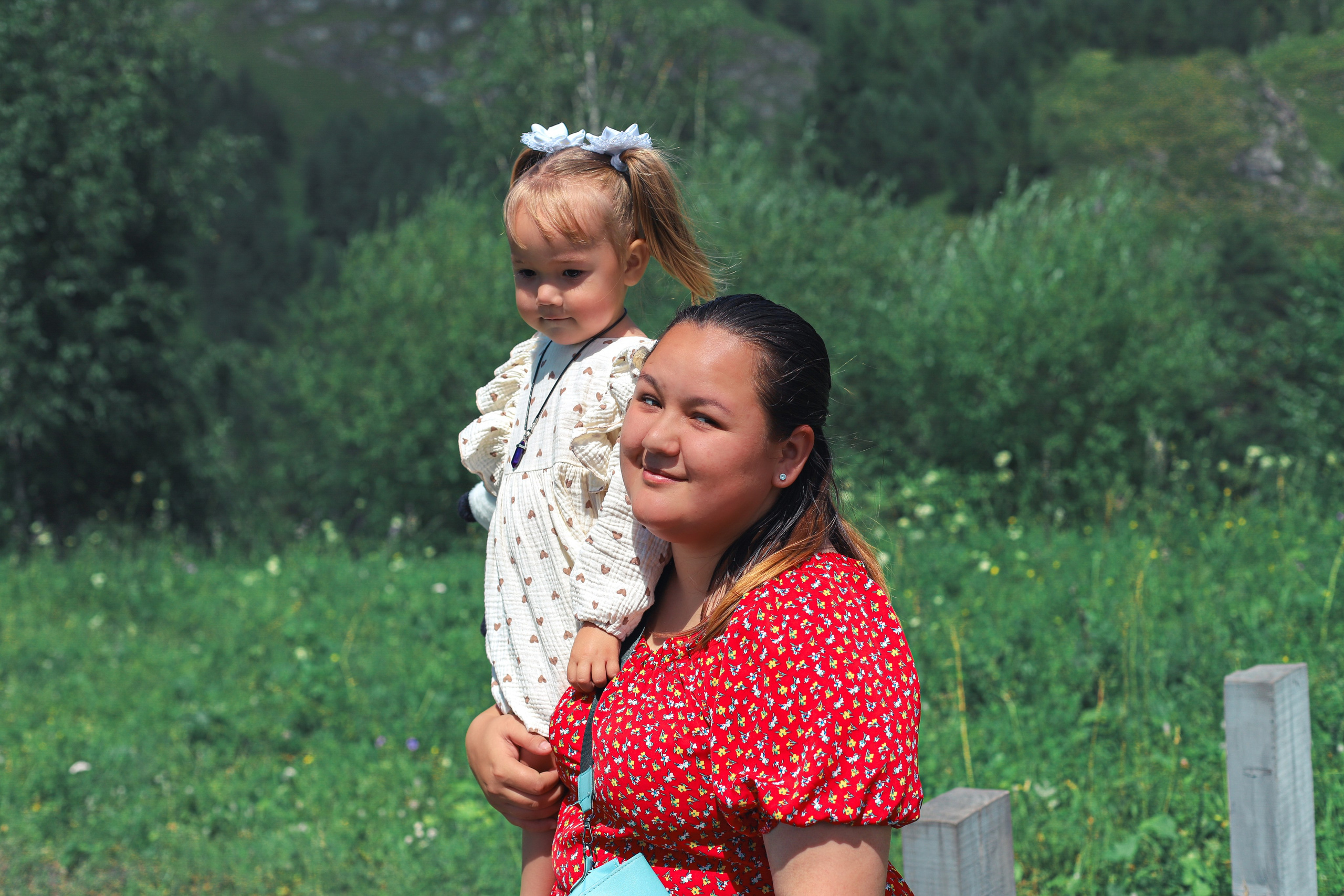 Антонида с дочками. Фотограф Нина Брандт в Горном Алтае