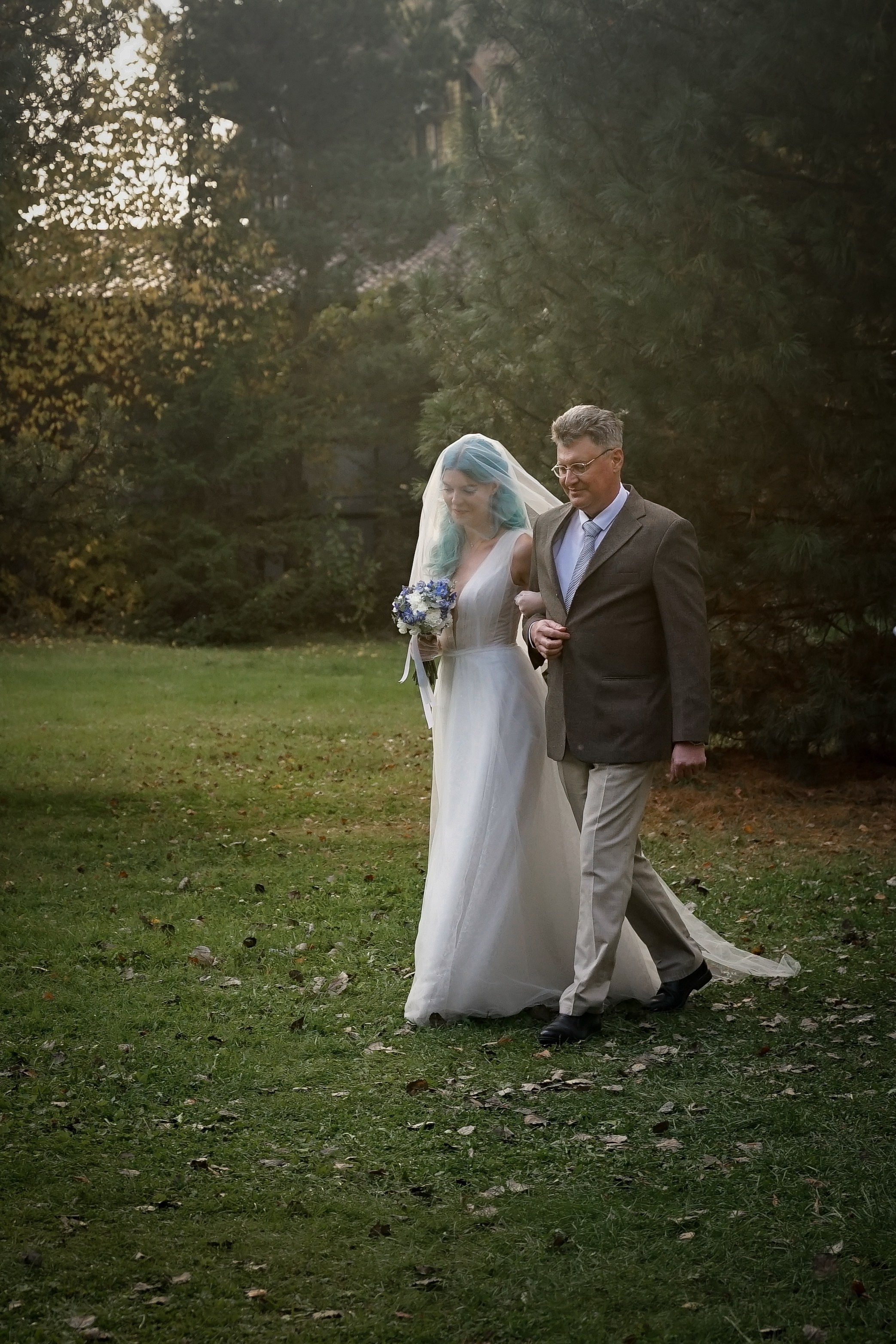 Свадебная прогулка в парке Екатеринбурга