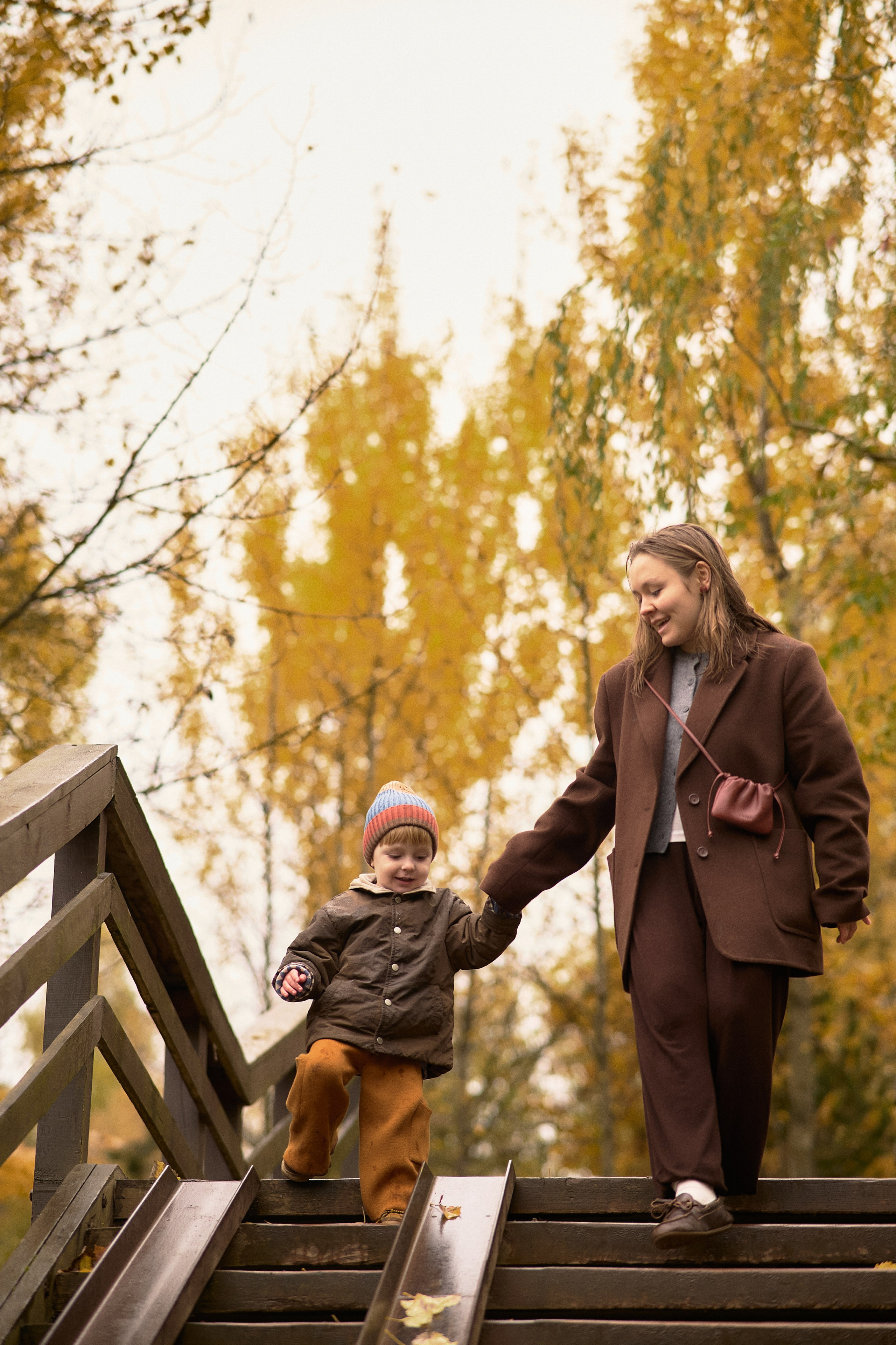 Света и Илюша под дождём. Семейный и свадебный lifestyle-фотограф в Москве Мария Петрова
