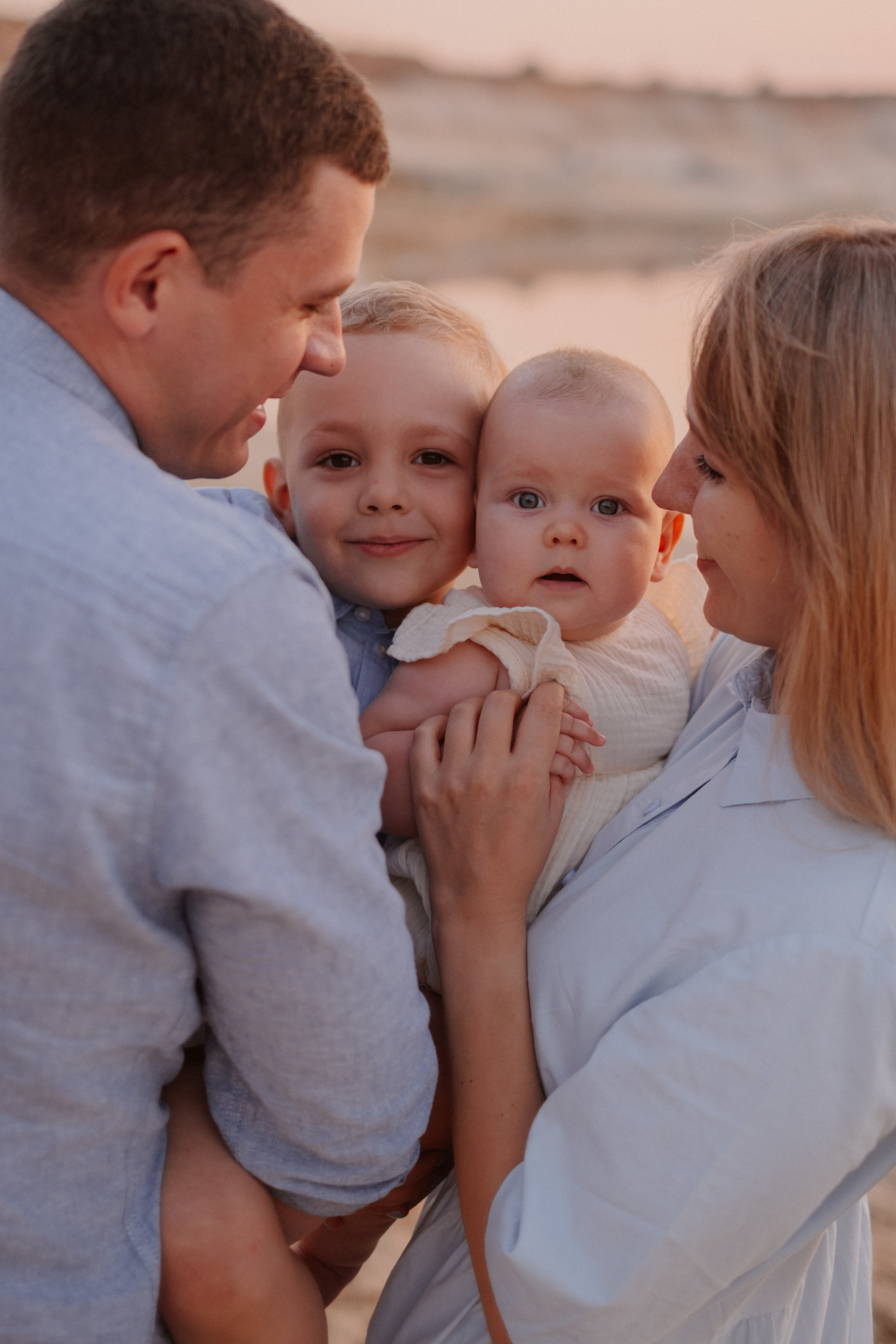 Песчаный карьер Катя + Женя +Макс + Вика. Свадебный и семейный фотограф г. Волгоград Биленко Ангелина