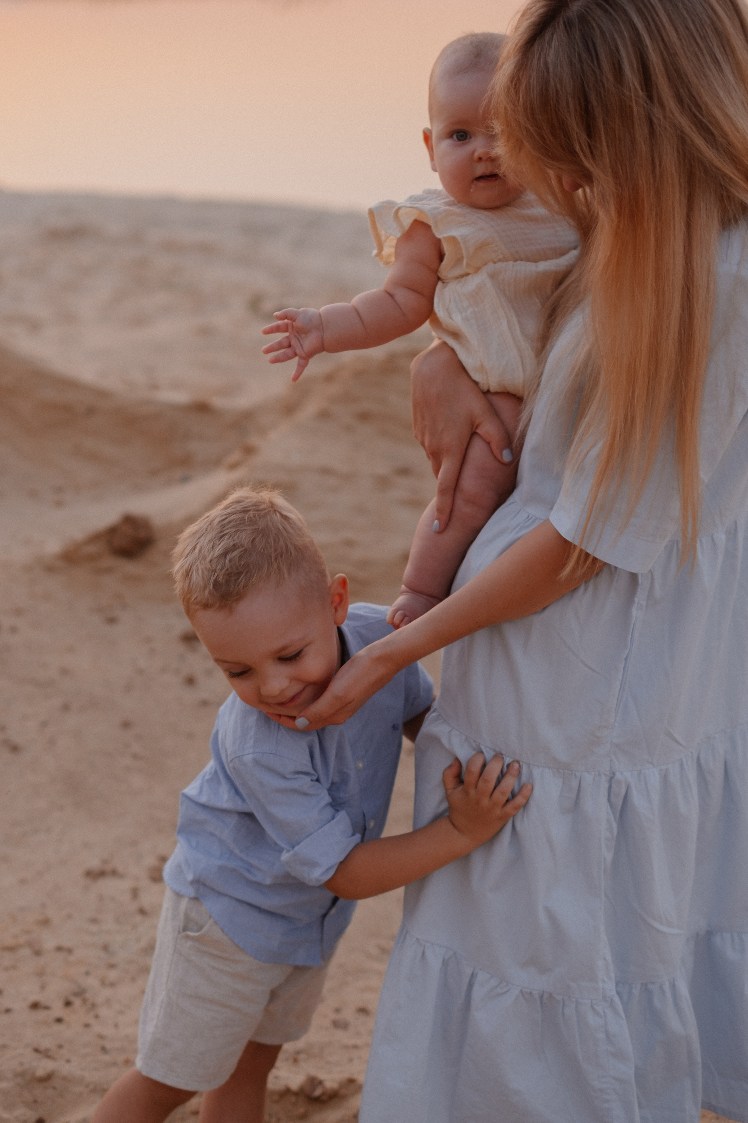 Песчаный карьер Катя + Женя +Макс + Вика. Свадебный и семейный фотограф г. Волгоград Биленко Ангелина