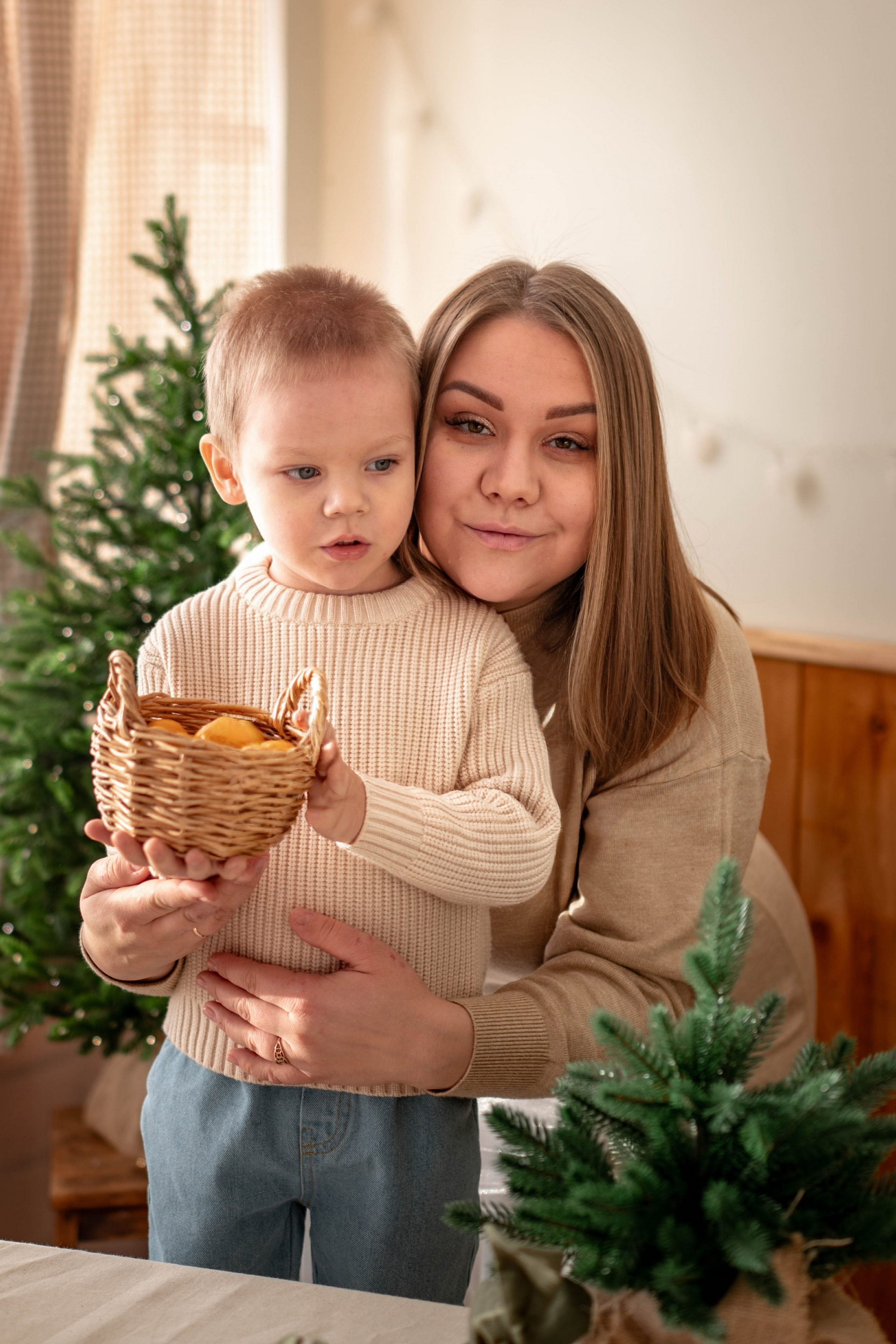 Молодая семья в новогодней атмосфере. Семейный и свадебный фотограф в Абакане Юлия Су