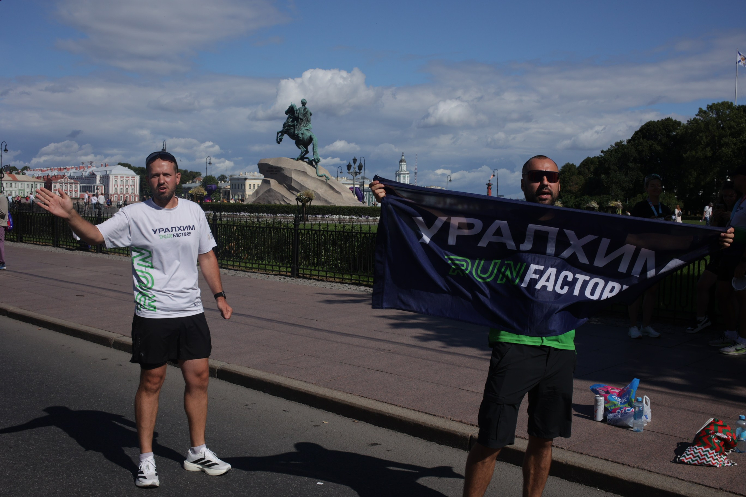 Полумарафон в Санкт-Петербурге все фотографии. პორტრეტის სტუდიის ფოტოგრაფი სენაკში დენის მილუტინი