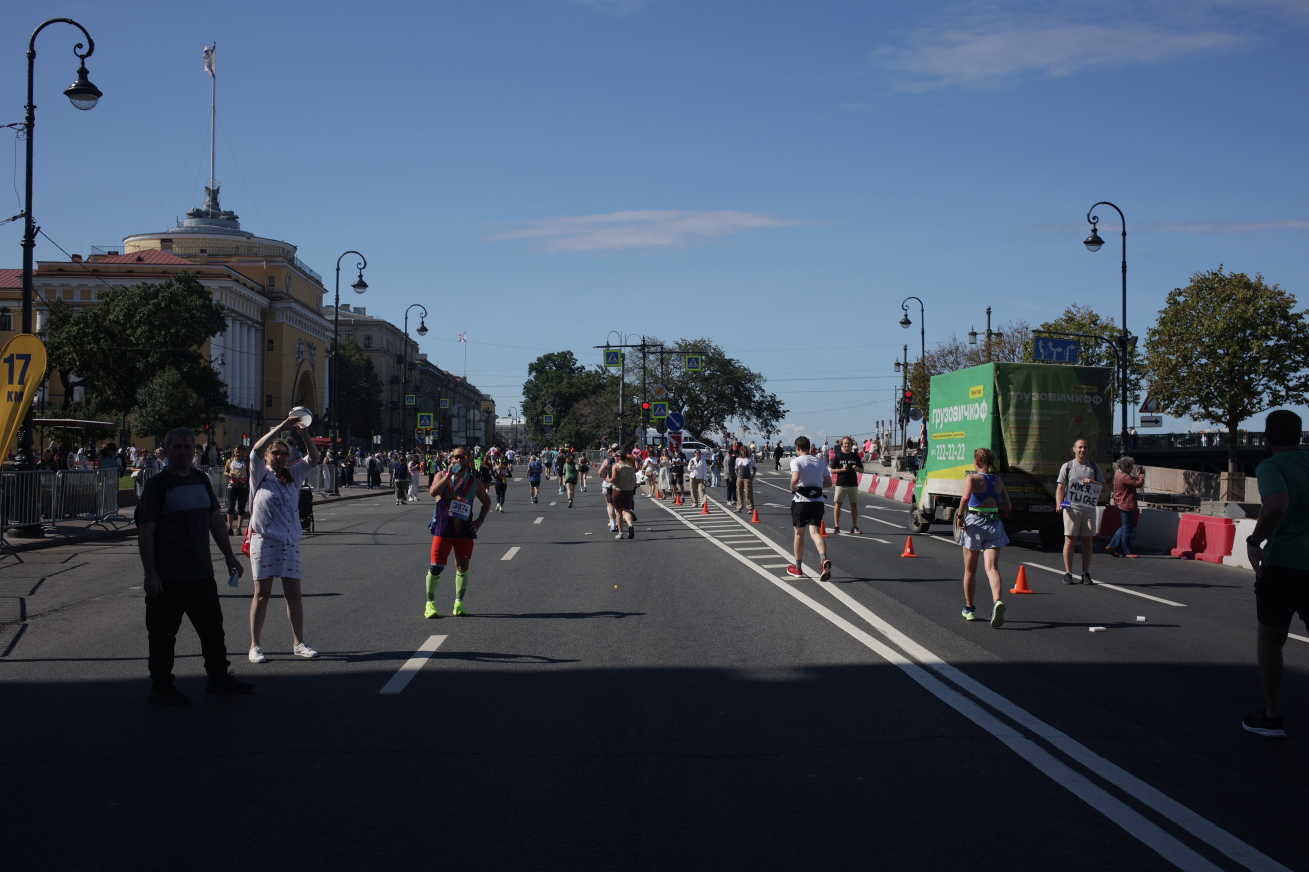 Полумарафон в Санкт-Петербурге все фотографии. პორტრეტის სტუდიის ფოტოგრაფი სენაკში დენის მილუტინი