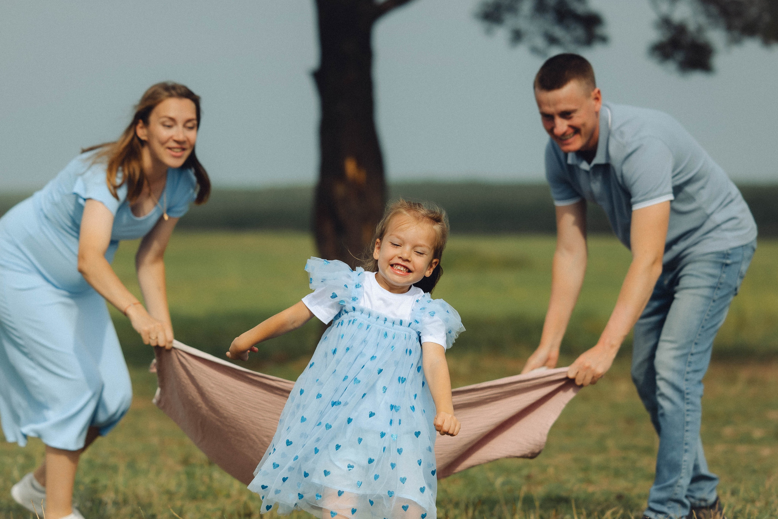 У дерева. Портретный и семейный фотограф в Екатеринбурге Мишина Татьяна