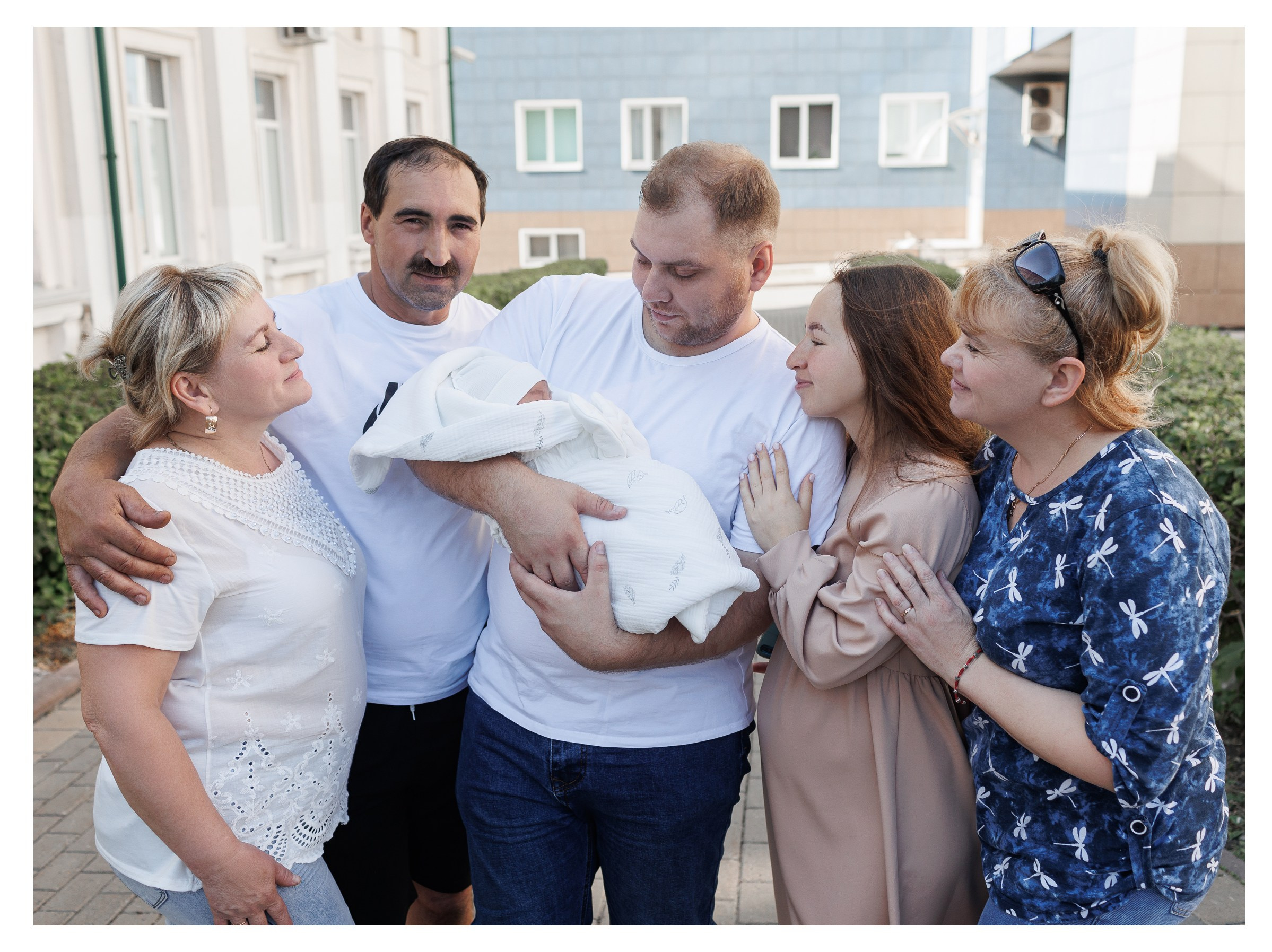 Выписка из роддома. Фотограф Беременности и Новорождённых в Кемерово