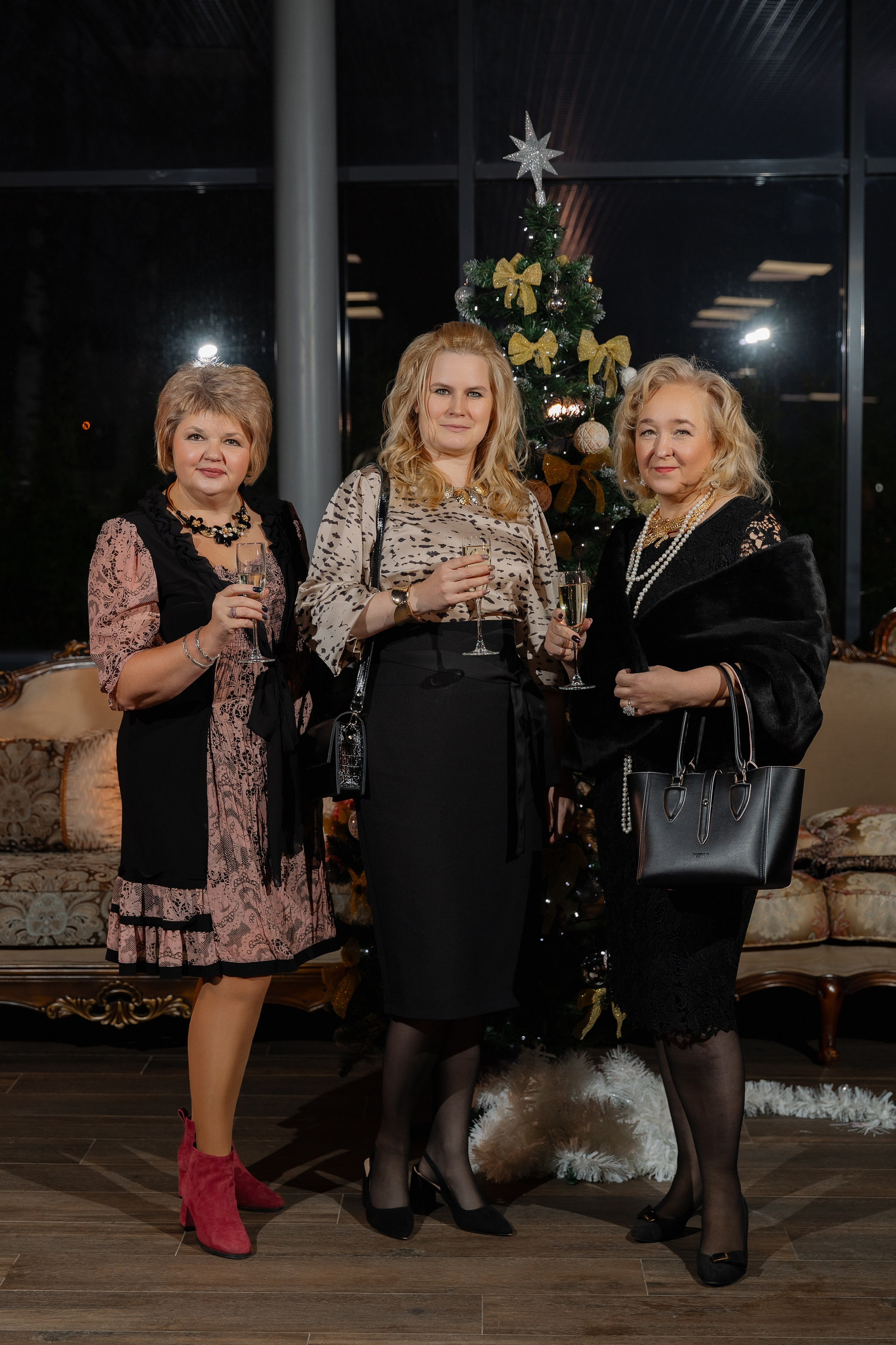 Корпоративная новогодняя фотосъемка для BELARUSBANK в Ресторане «Урарту». Свадебный фотограф в Минске/Беларуси Сергей Спиридонов