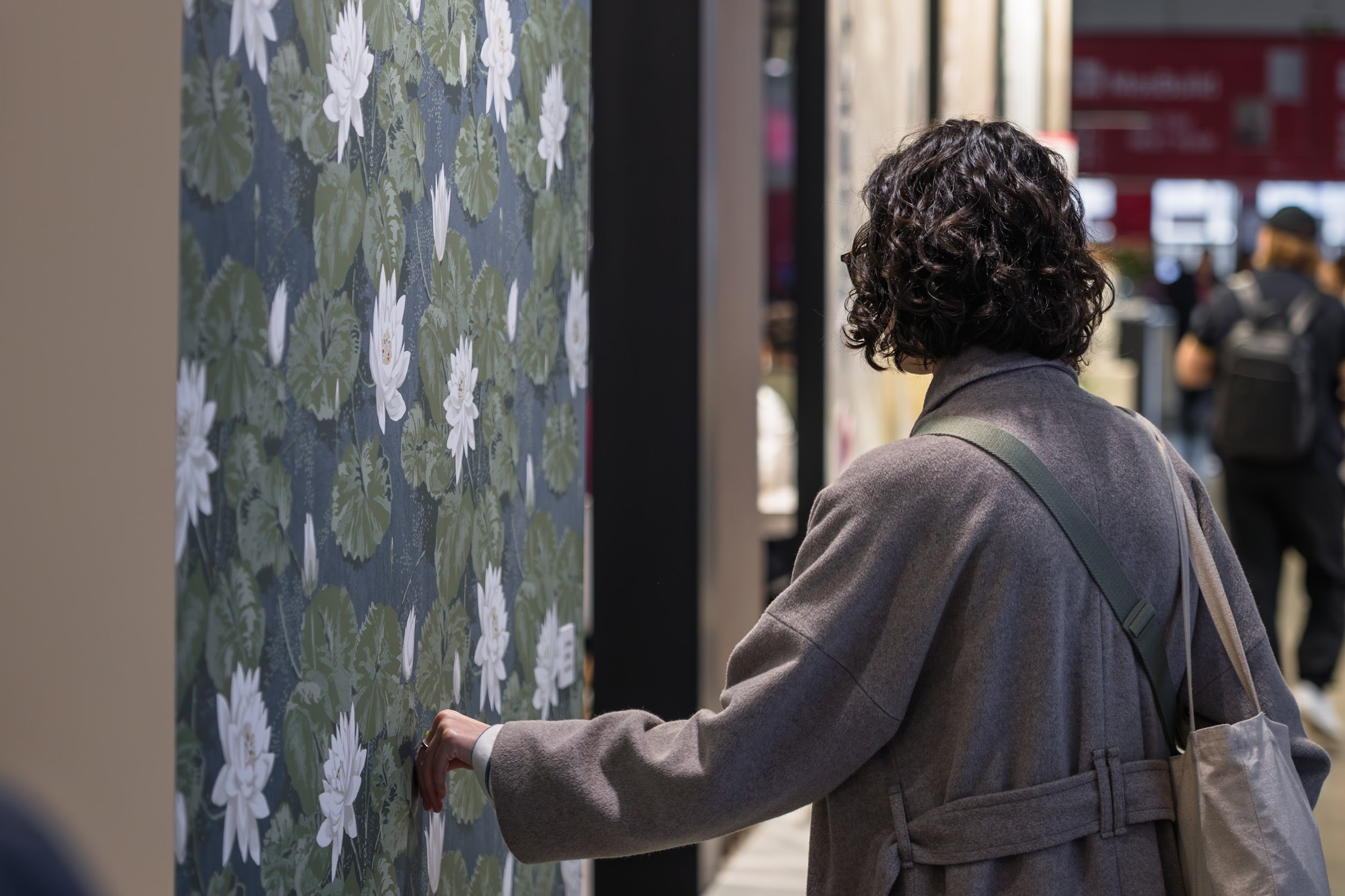 LOYMINA Group на 30-й юбилейной Международной строительно-интерьерной выставке MosBuild 2025. L. Deco интерьерный салон. Краски/обои/лепной декор