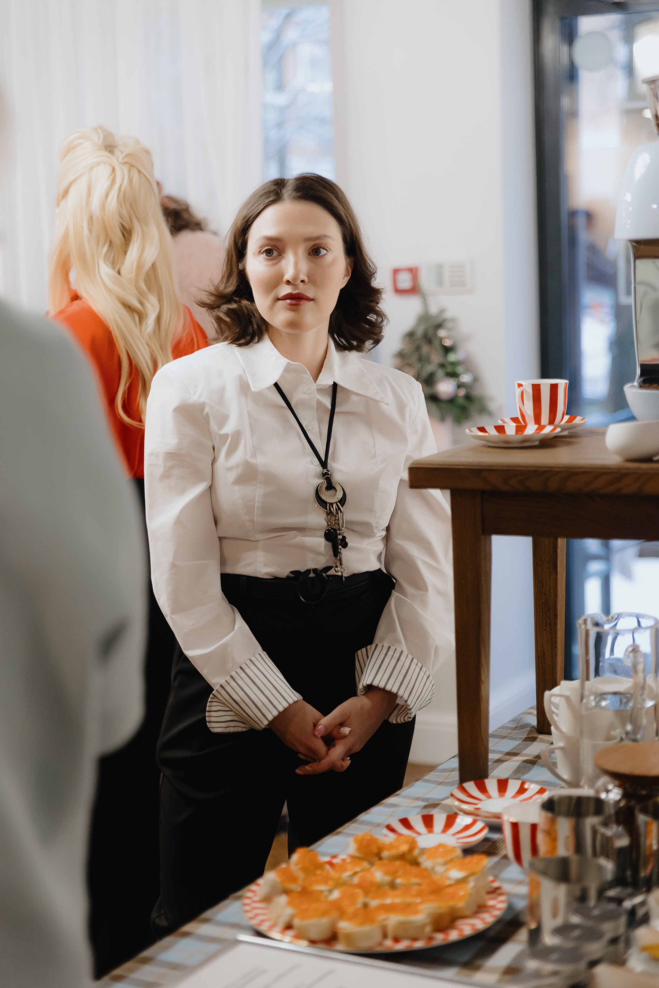 Предновогодний «Кофе-рейв» в L. DECO 17 декабря 2025 года. L. Deco интерьерный салон. Краски/обои/лепной декор