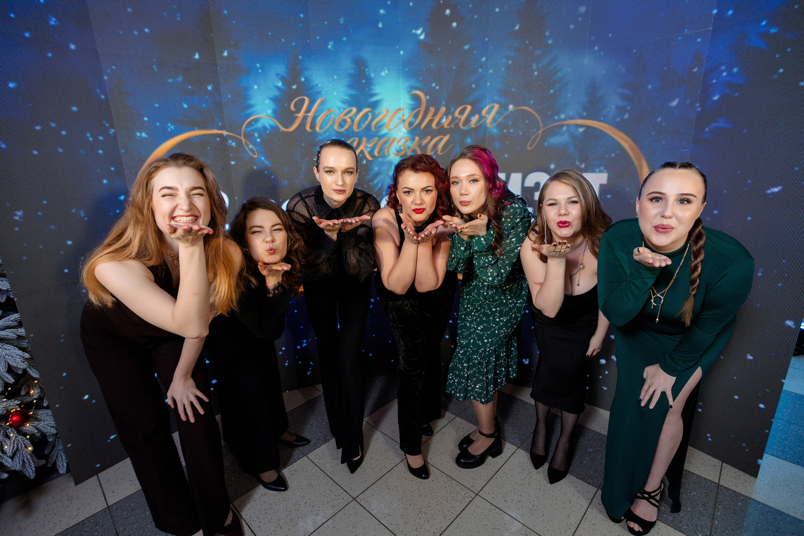 РЕПОРТАЖ: НОВЫЙ ГОД В ДК МЕТАЛЛУРГ. Профессиональный фотограф в Ижевске Леша Петров